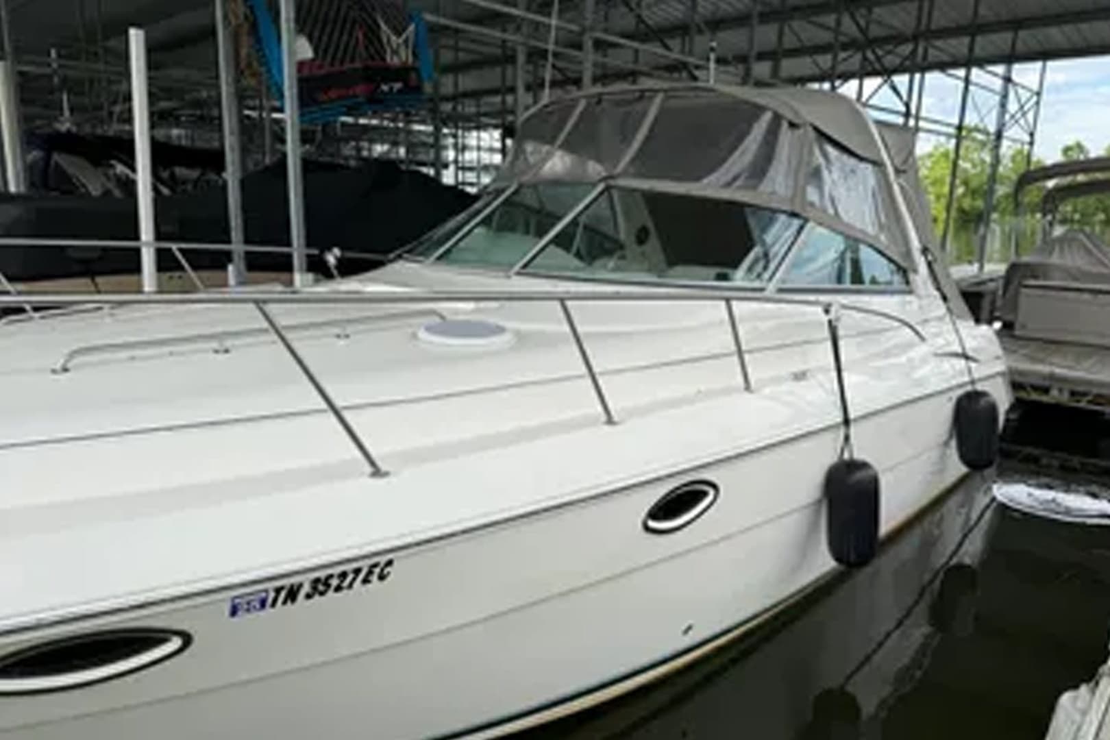 2001 Monterey 322 Cruiser - Image 2