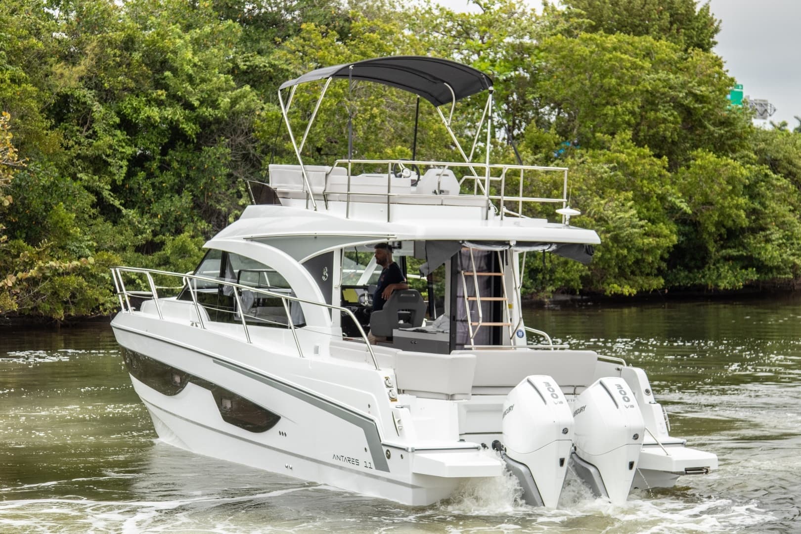 2026 Beneteau Antares 11 - Image 3