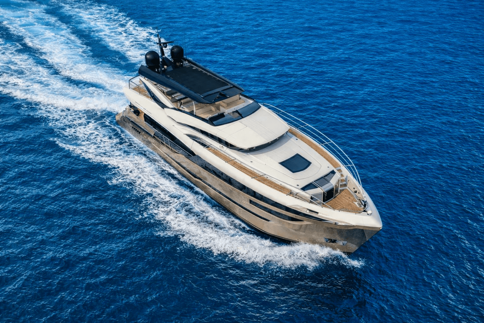 2018 Dominator Yachts Dominator Ilumen - Image 2