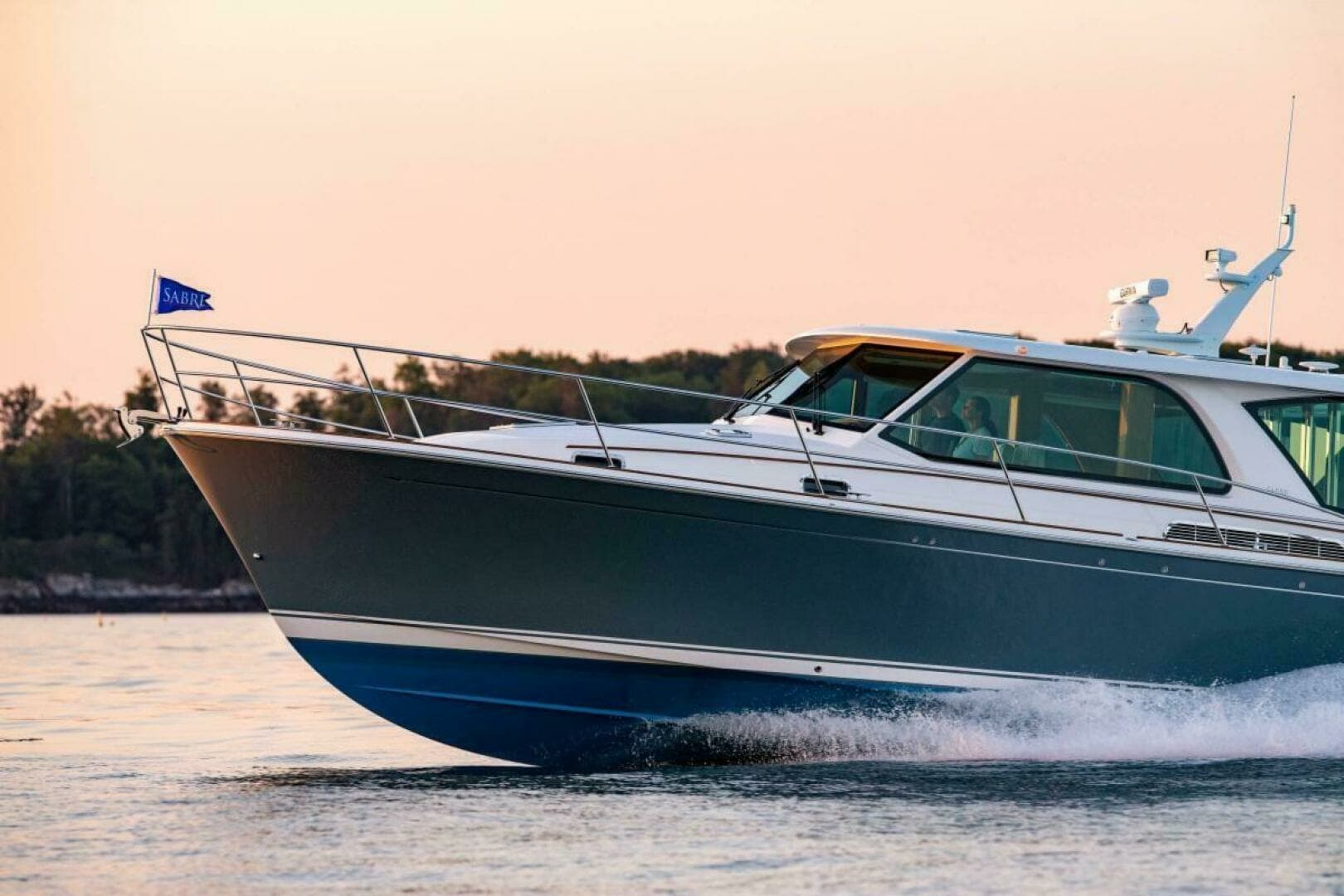 2027 Sabre 43 Salon Express - Image 3