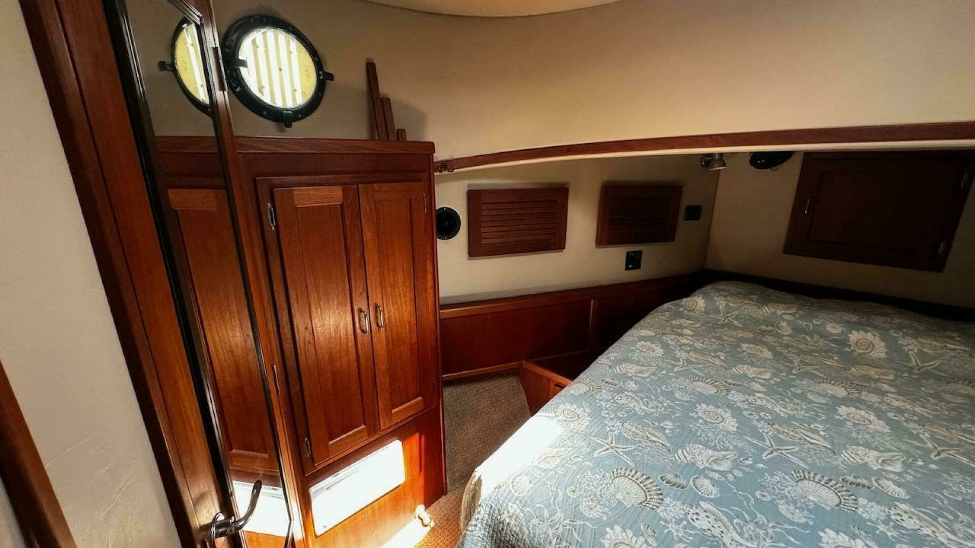 2001 American Tug 34 - Image 30