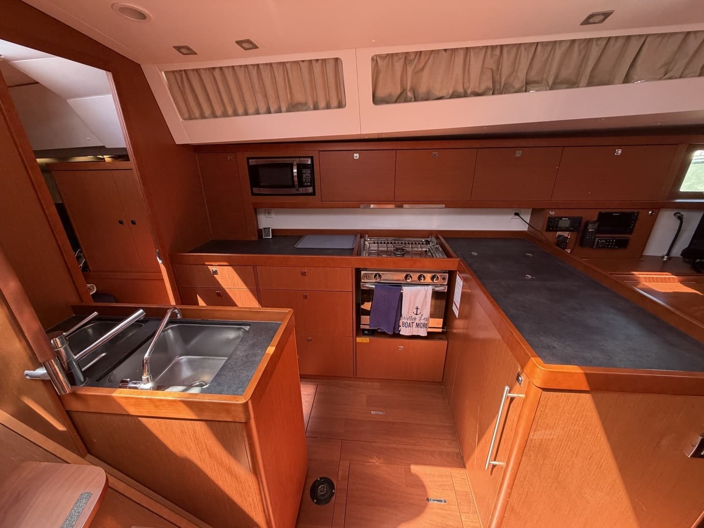 2016 Beneteau 48 - Image 33