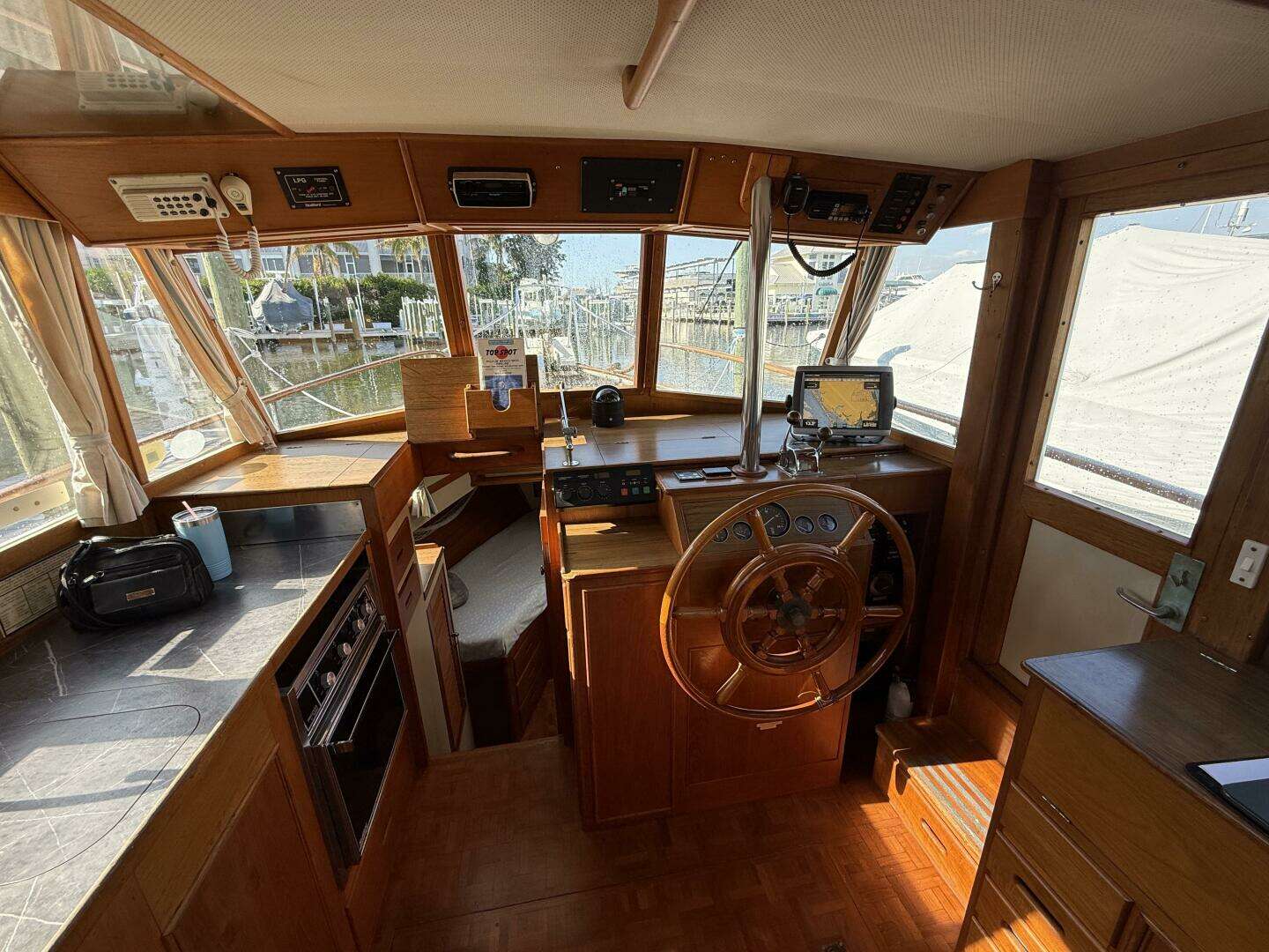 1985 Grand Banks 36 Classic - Image 8