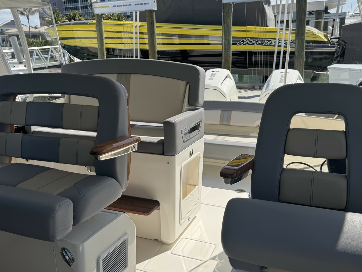 2024 Boston Whaler 380 Realm - Image 11