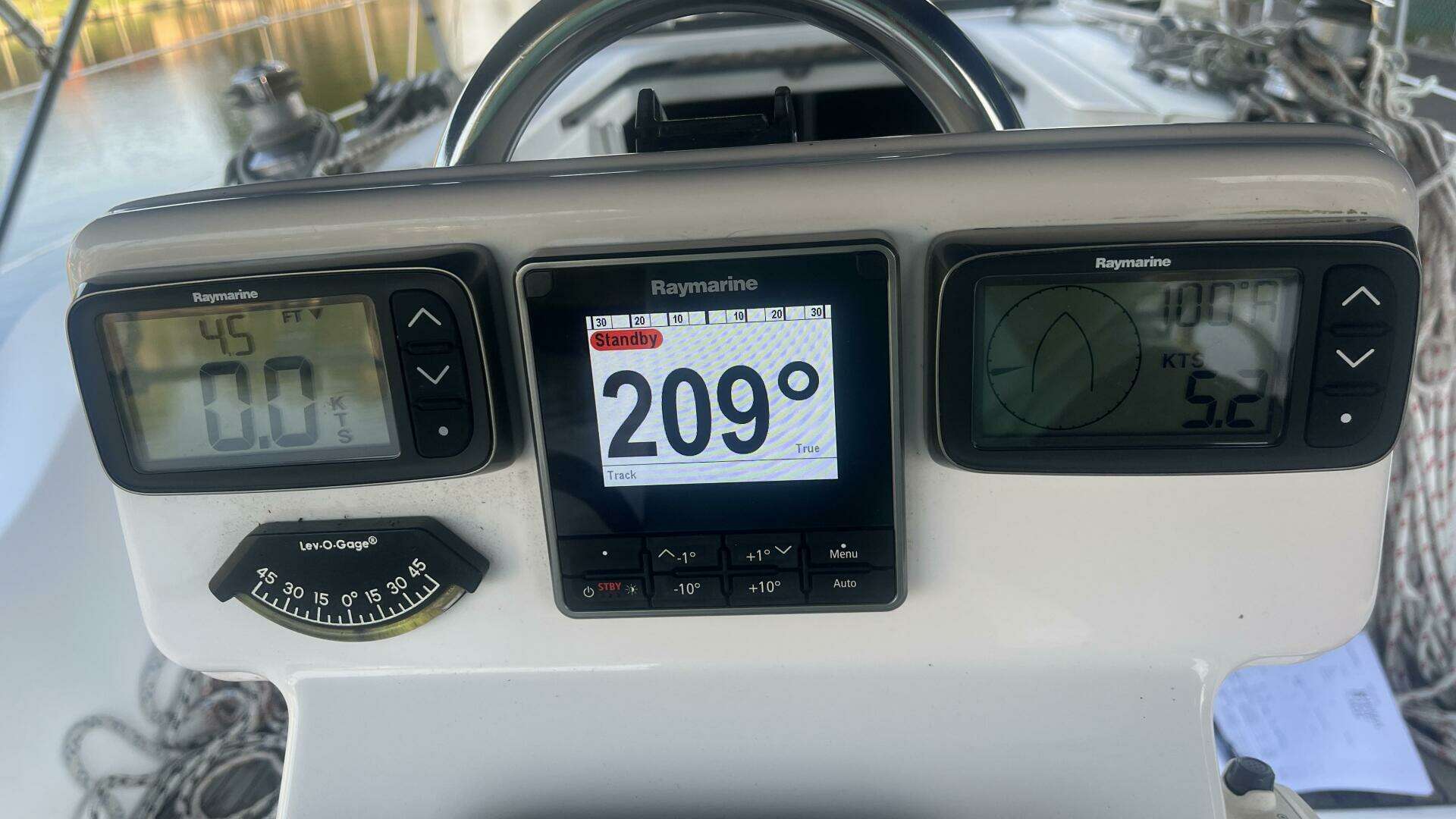 2006 Beneteau Oceanis 323 - Image 16
