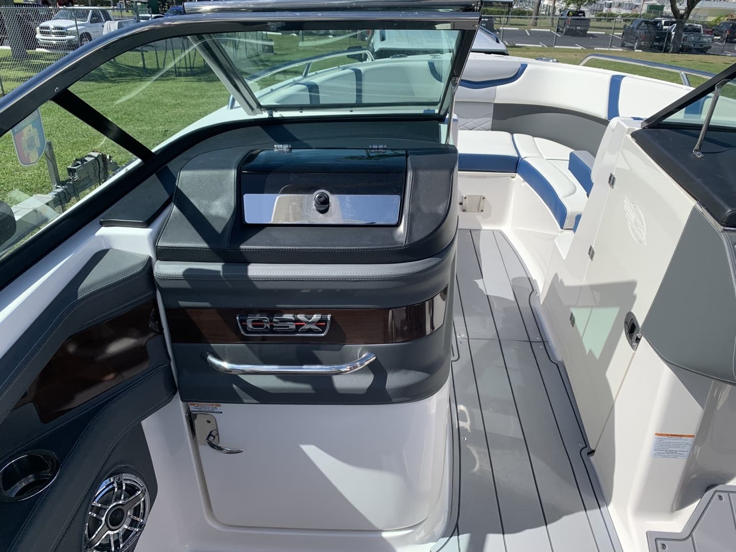 2023 Chaparral 270 OSX - Image 12