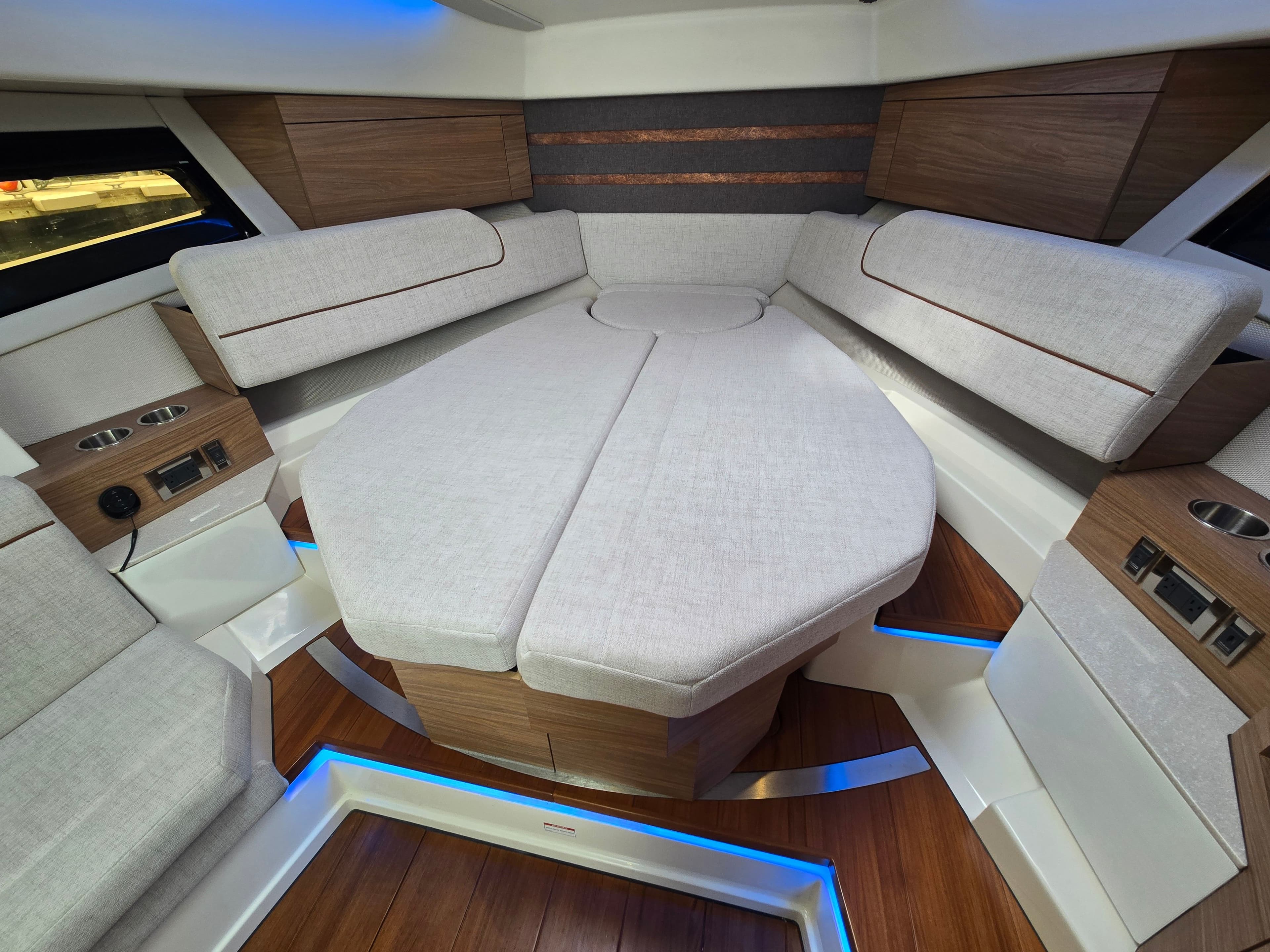 2026 Boston Whaler 365 Conquest - 40