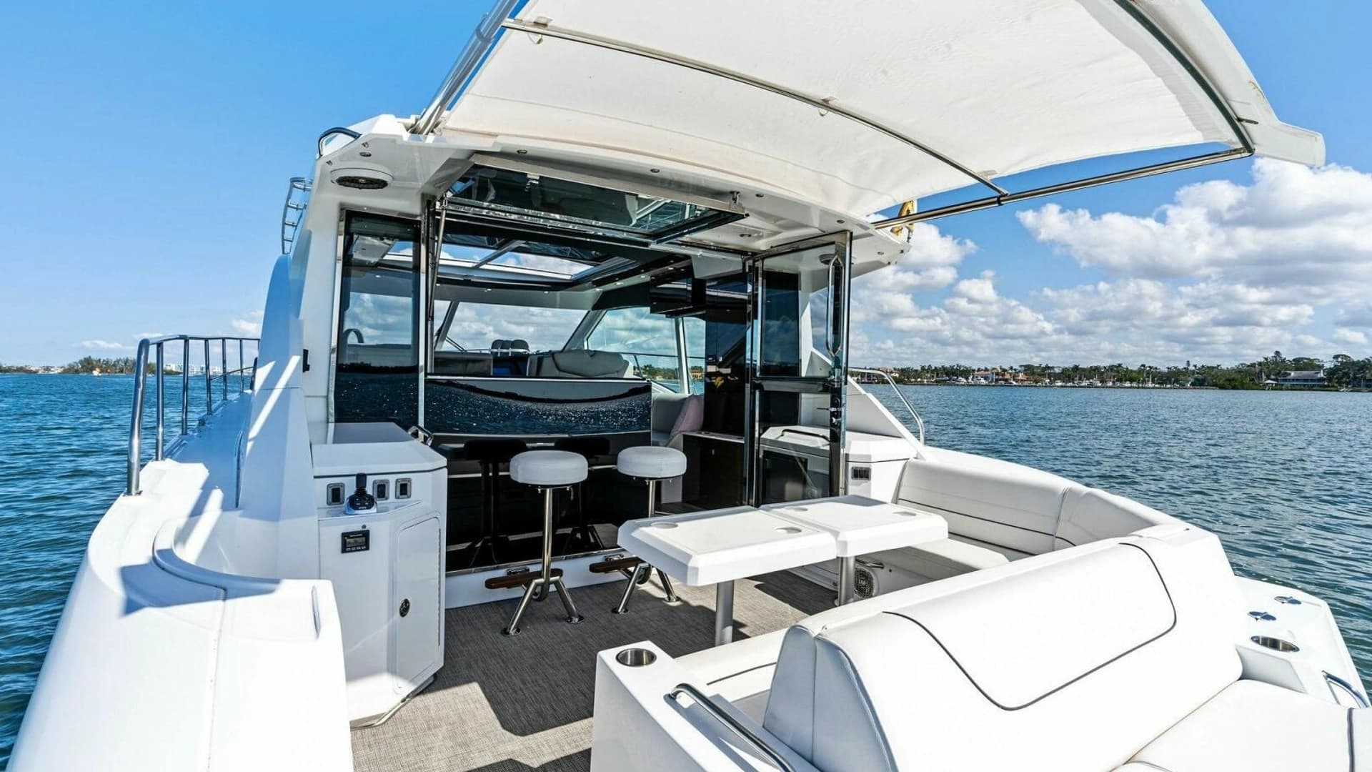 2019 Cruisers Yachts 45 Cantius - Image 14