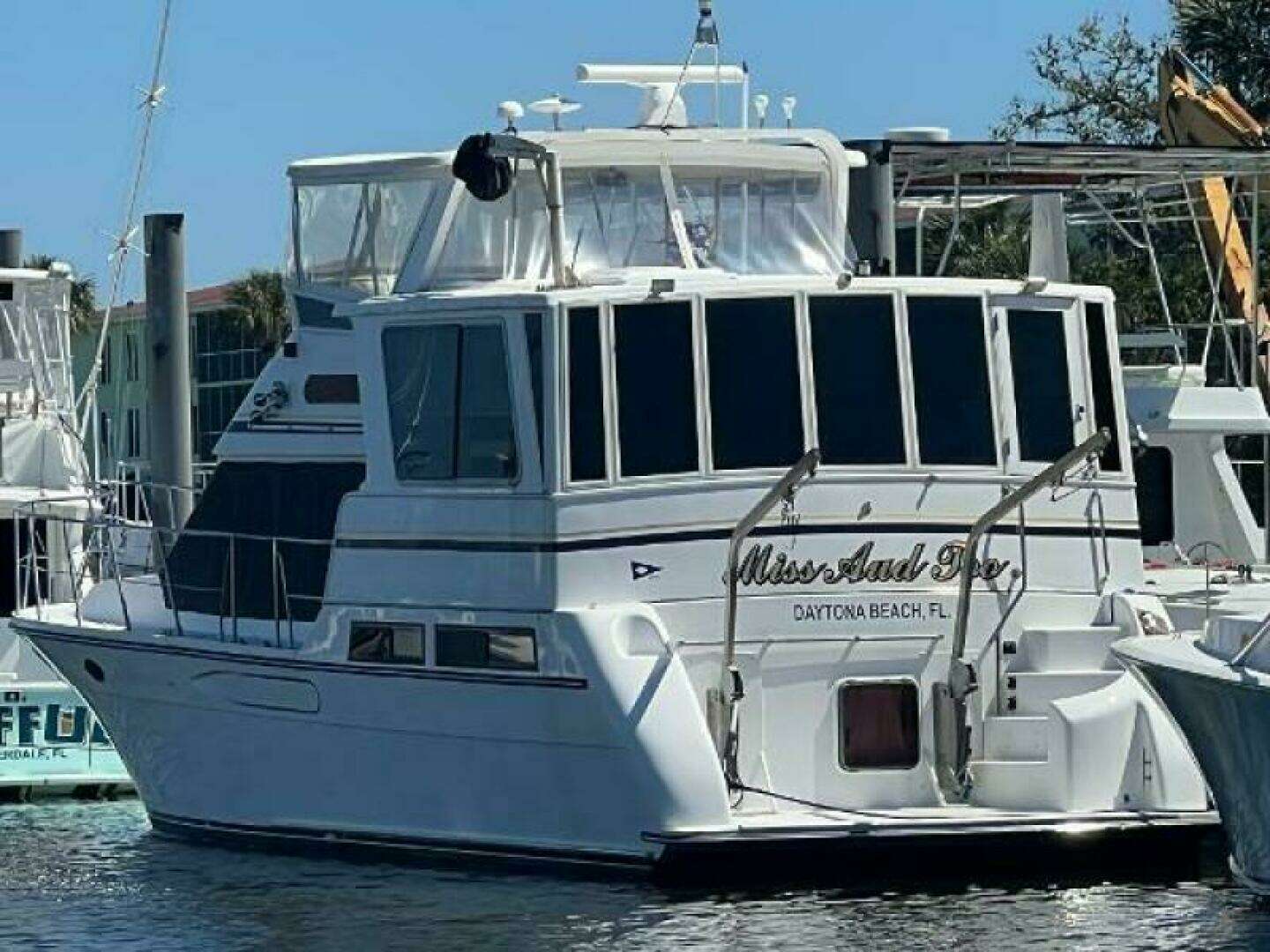 1998 Hyatt 51 Aft Cabin MY - Image 6