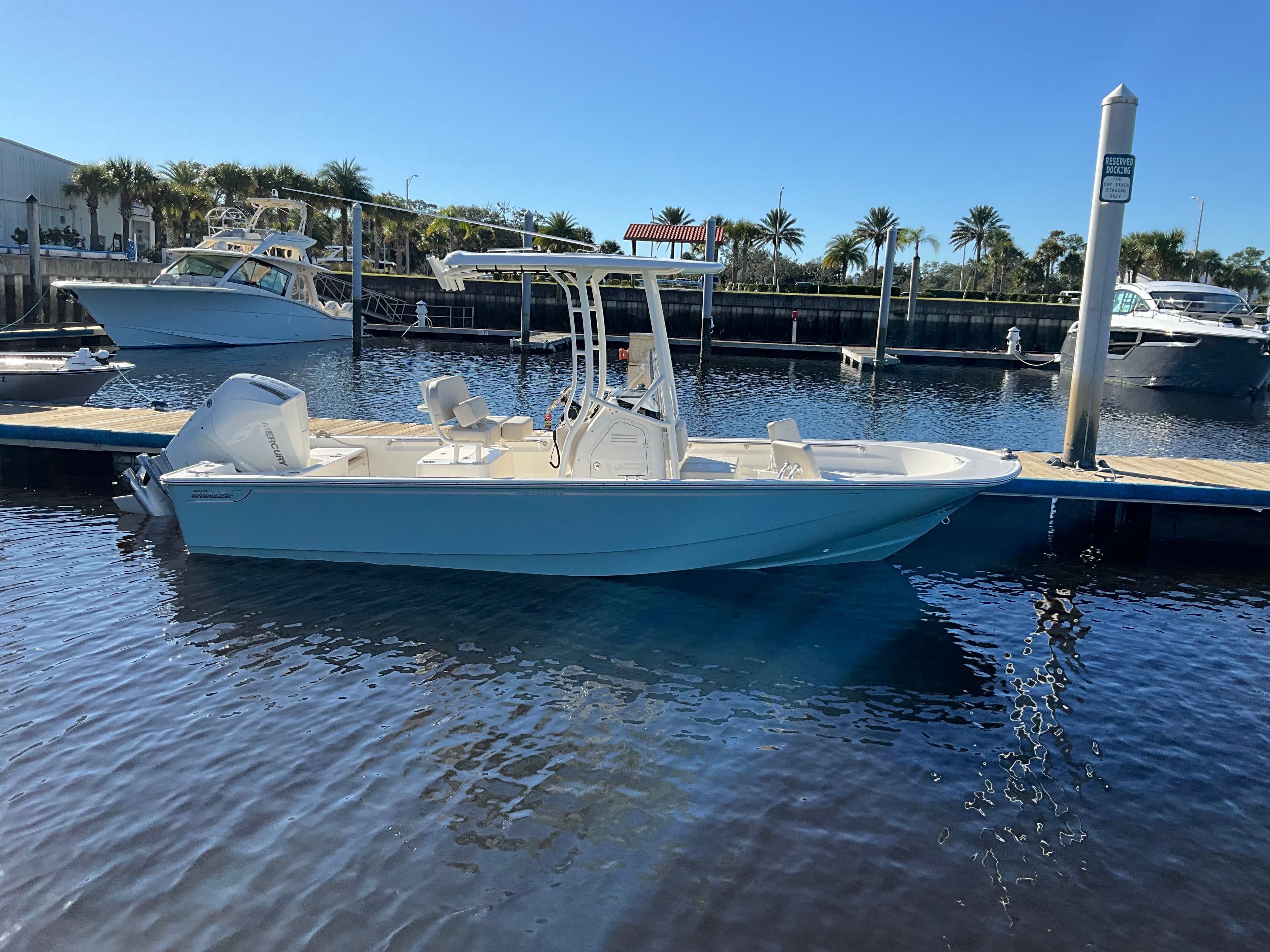 2026 Boston Whaler 210 Montauk - 3