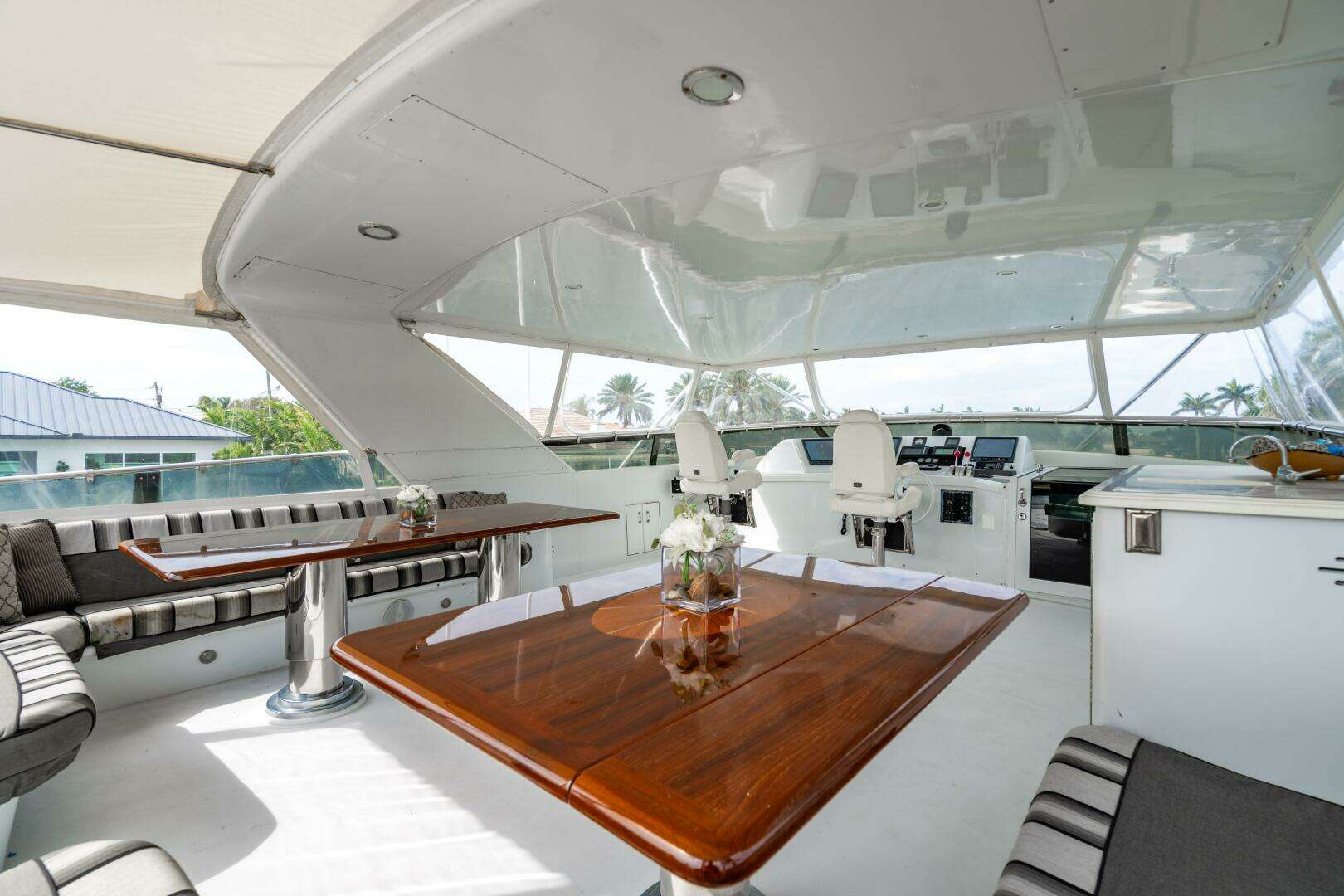 2001 Hatteras 100 Motor Yacht - Image 70