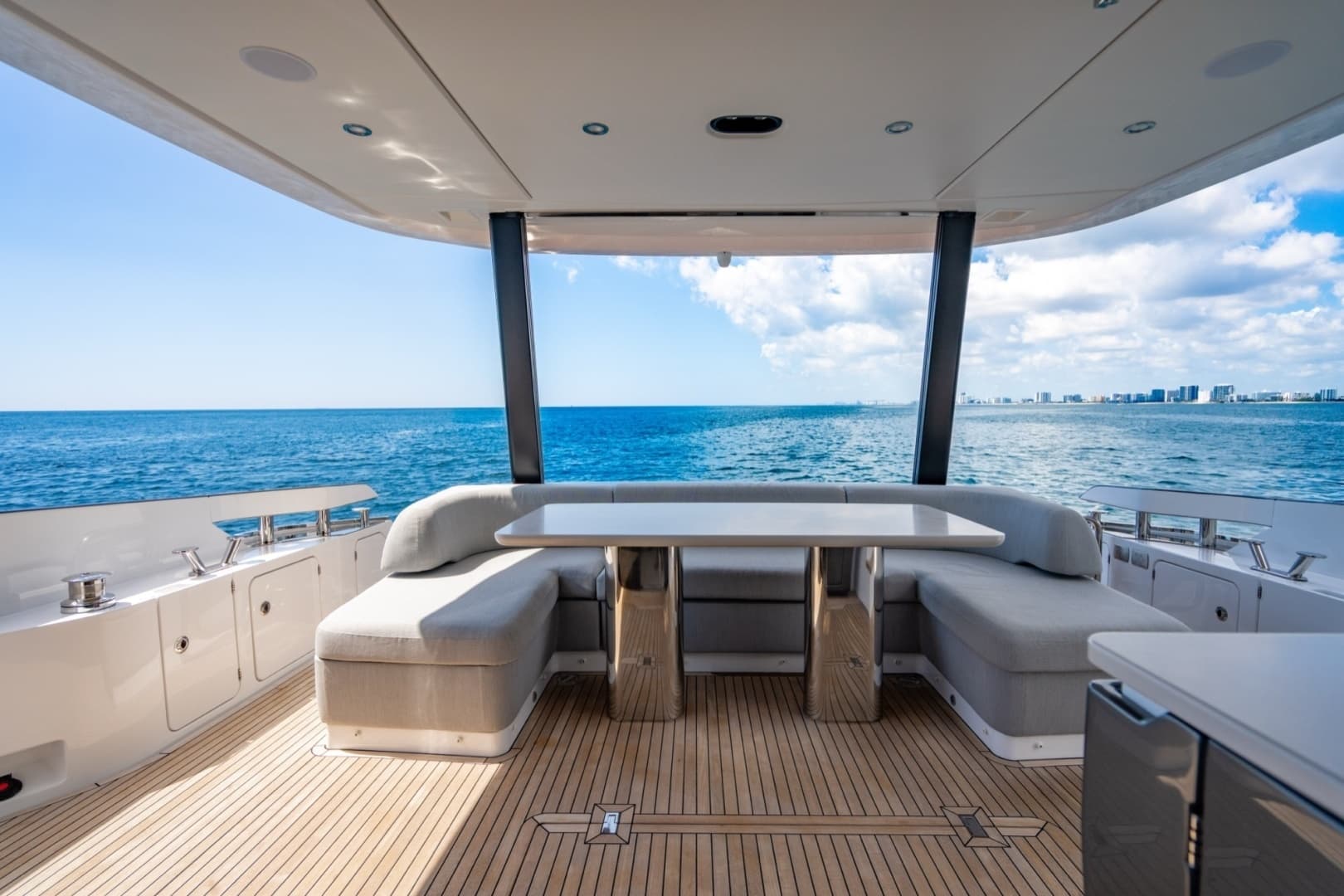 2023 Azimut Fly 68 - Image 3