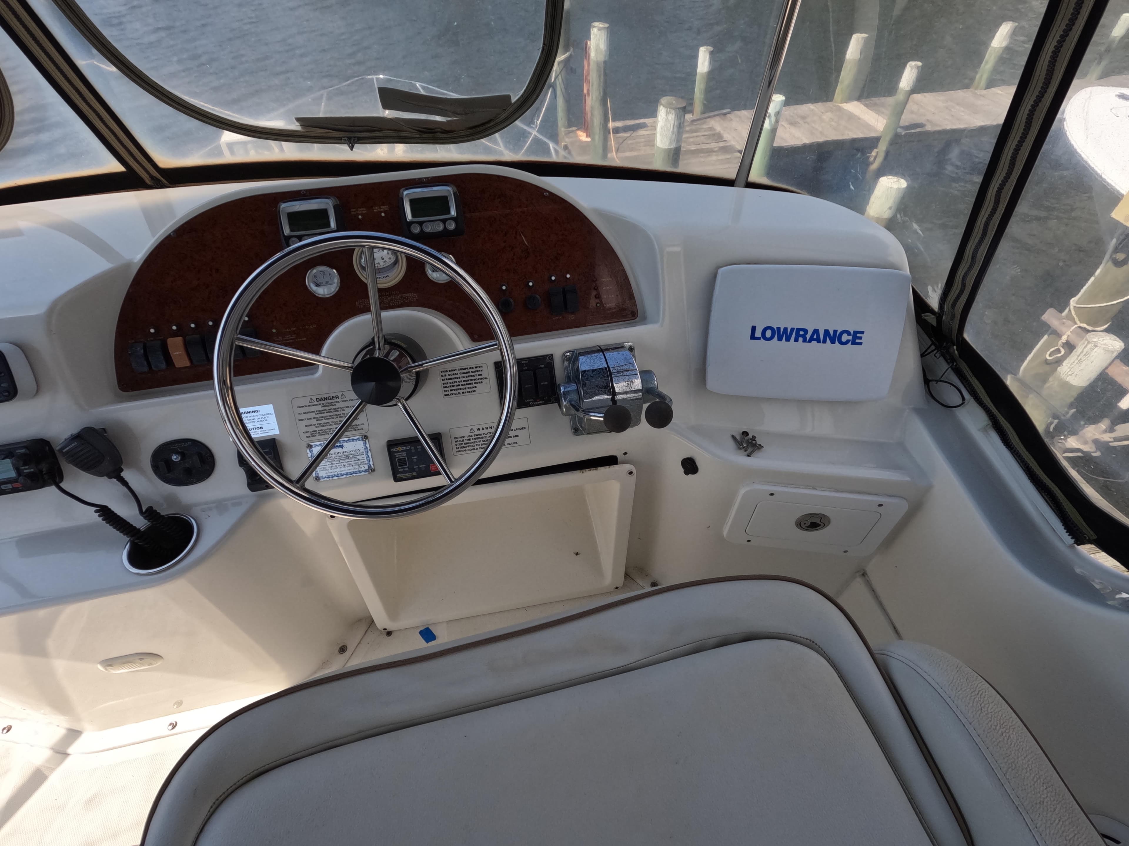 2008 Silverton 33 Convertible boat helm with steering wheel and Lowrance navigation system.