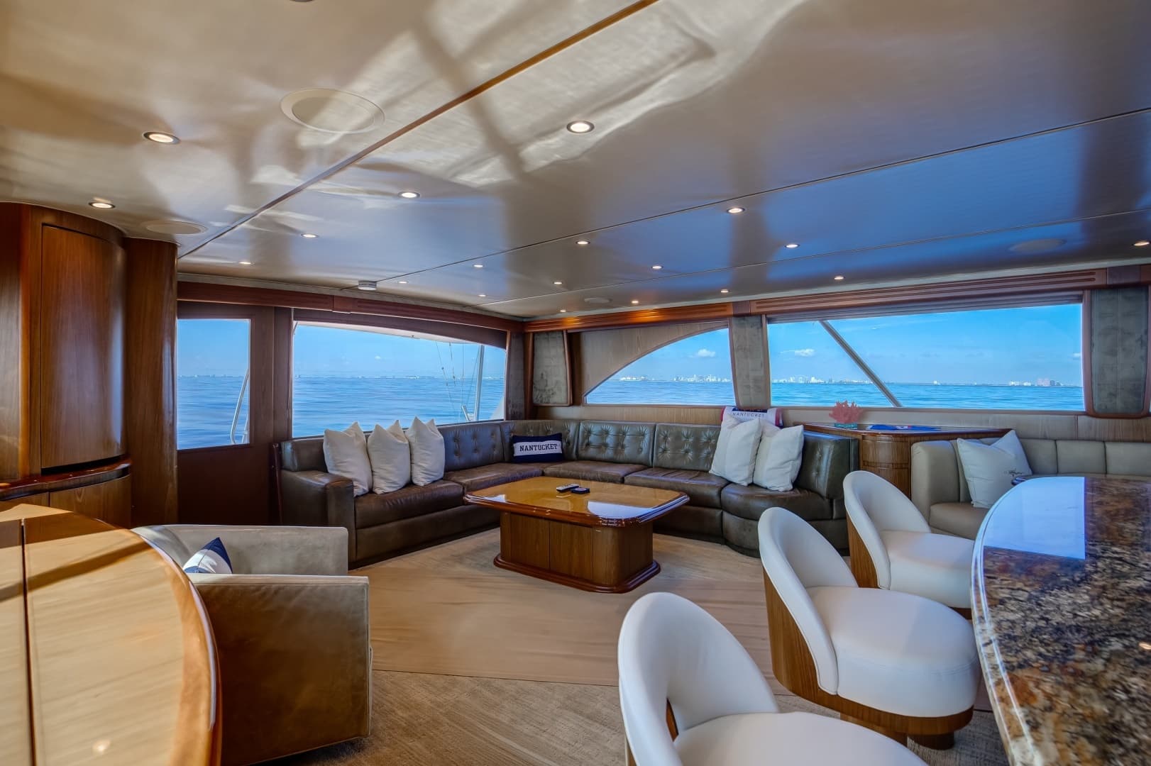 2010 Viking 82 Convertible - Image 4