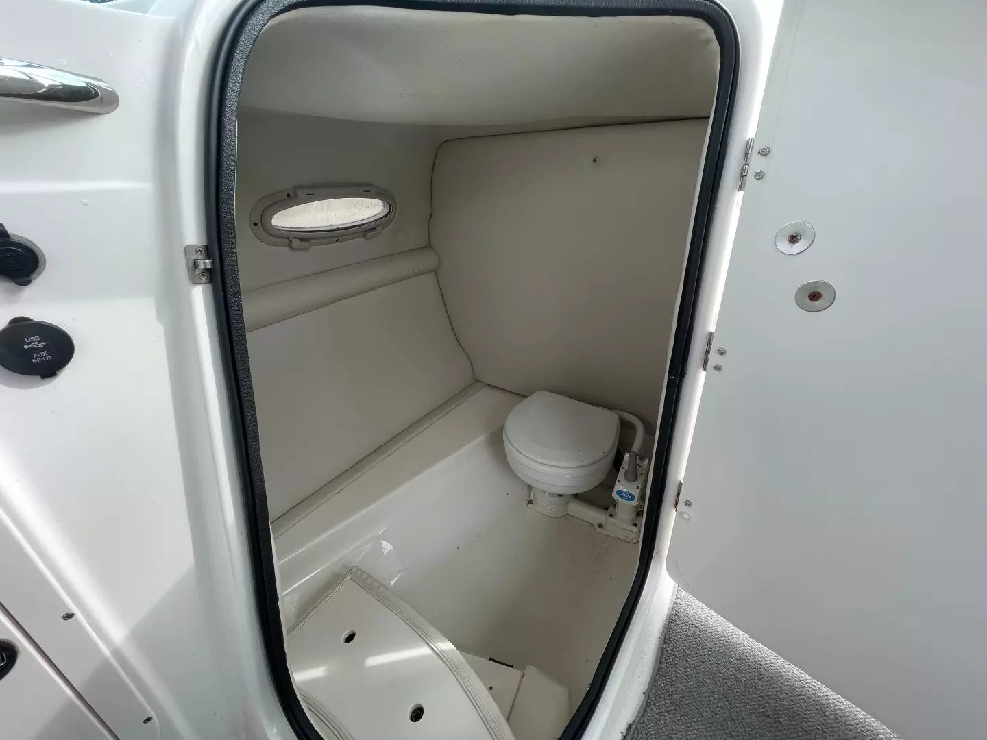 2005 Chaparral 236 Sunesta - Image 12