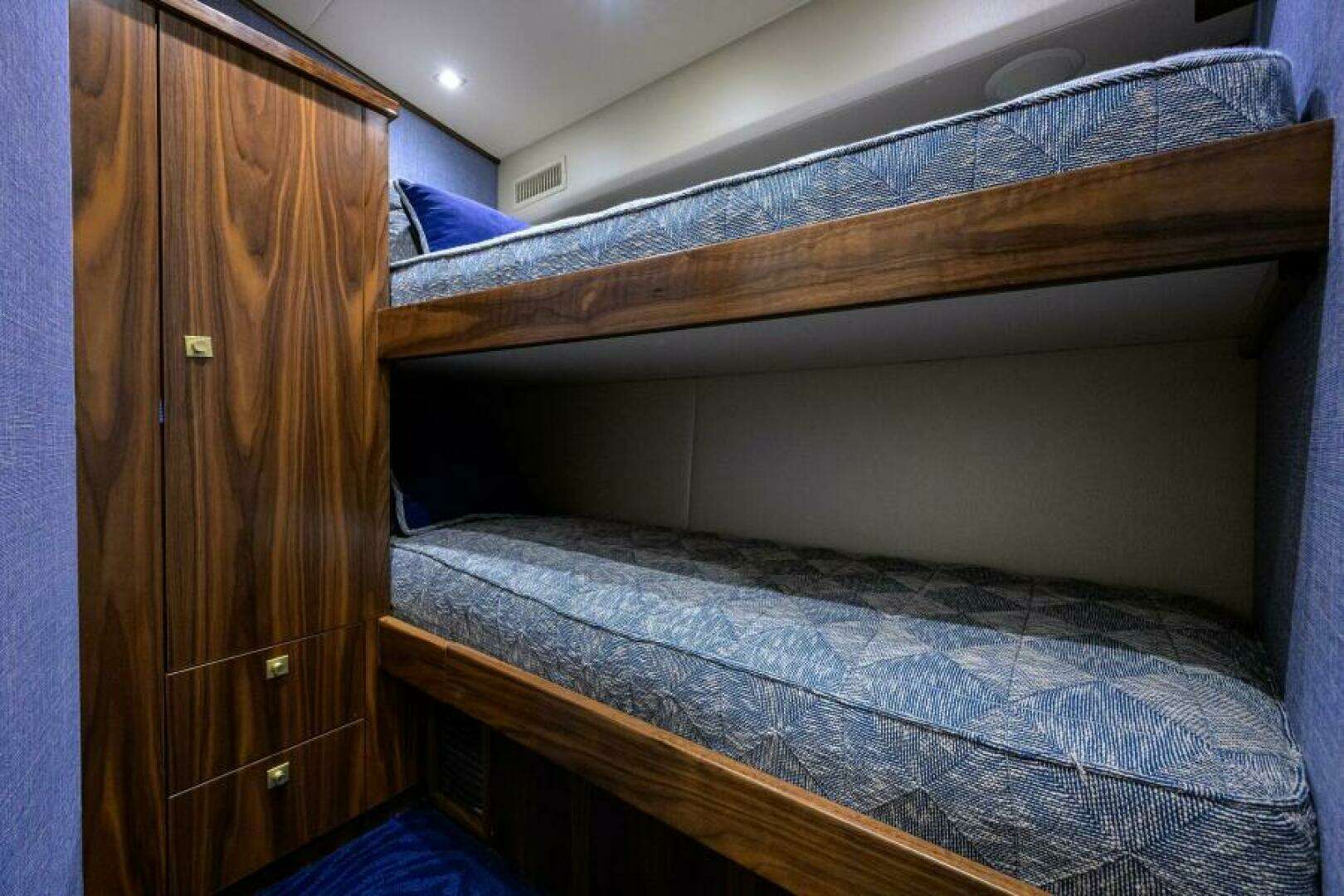 2024 Viking 80 Convertible - Image 19