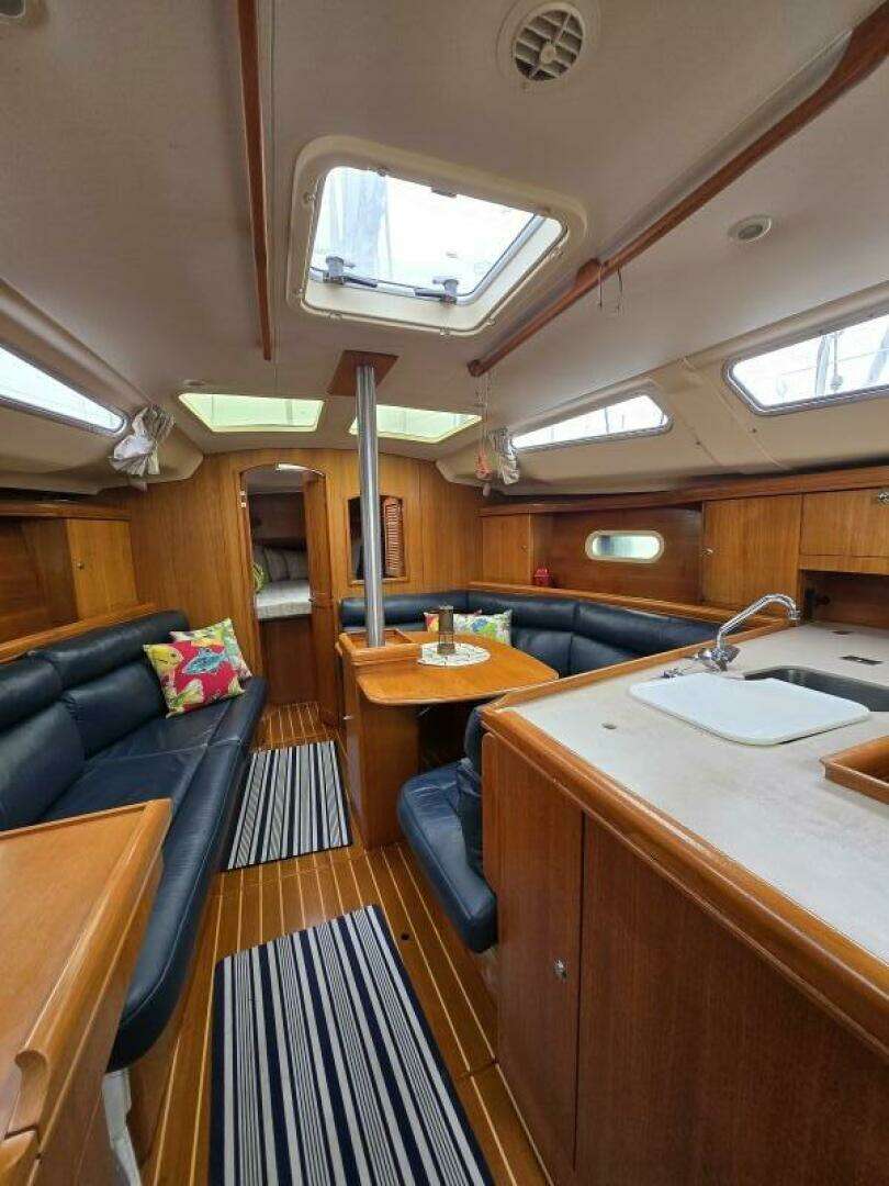 2002 Hunter 356 - Image 15