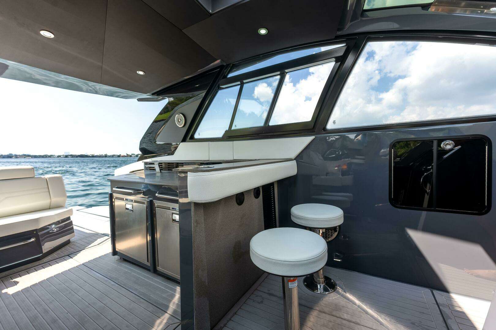 2023 Cruisers Yachts 42 GLS OB - Image 50