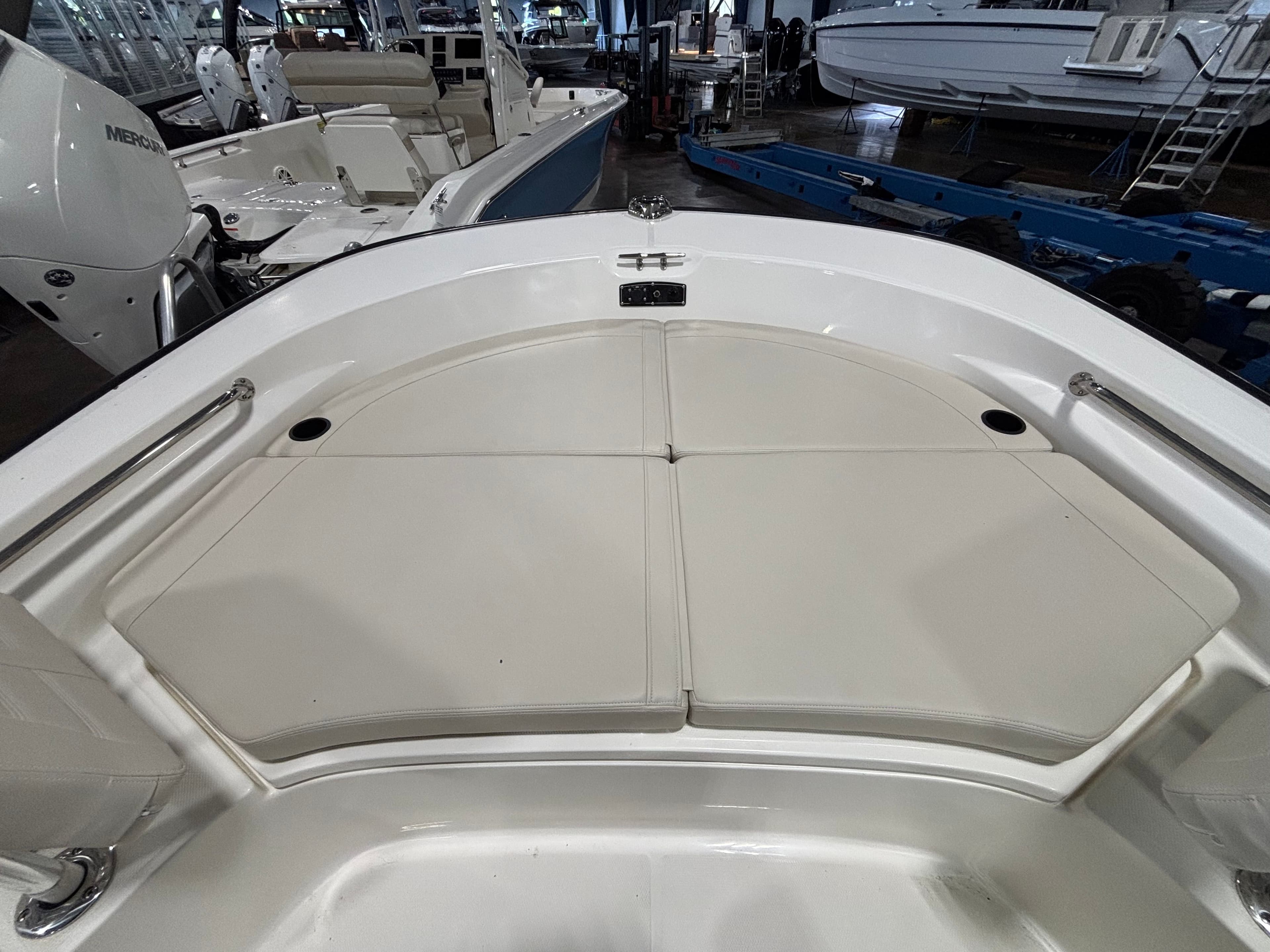 2026 Boston Whaler 210 Montauk - 12