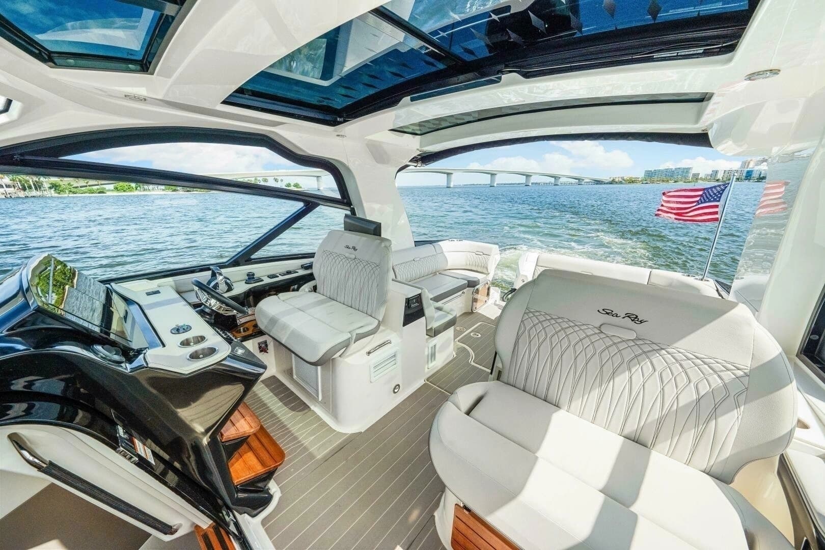 2022 Sea Ray 370 Sundancer - Image 13