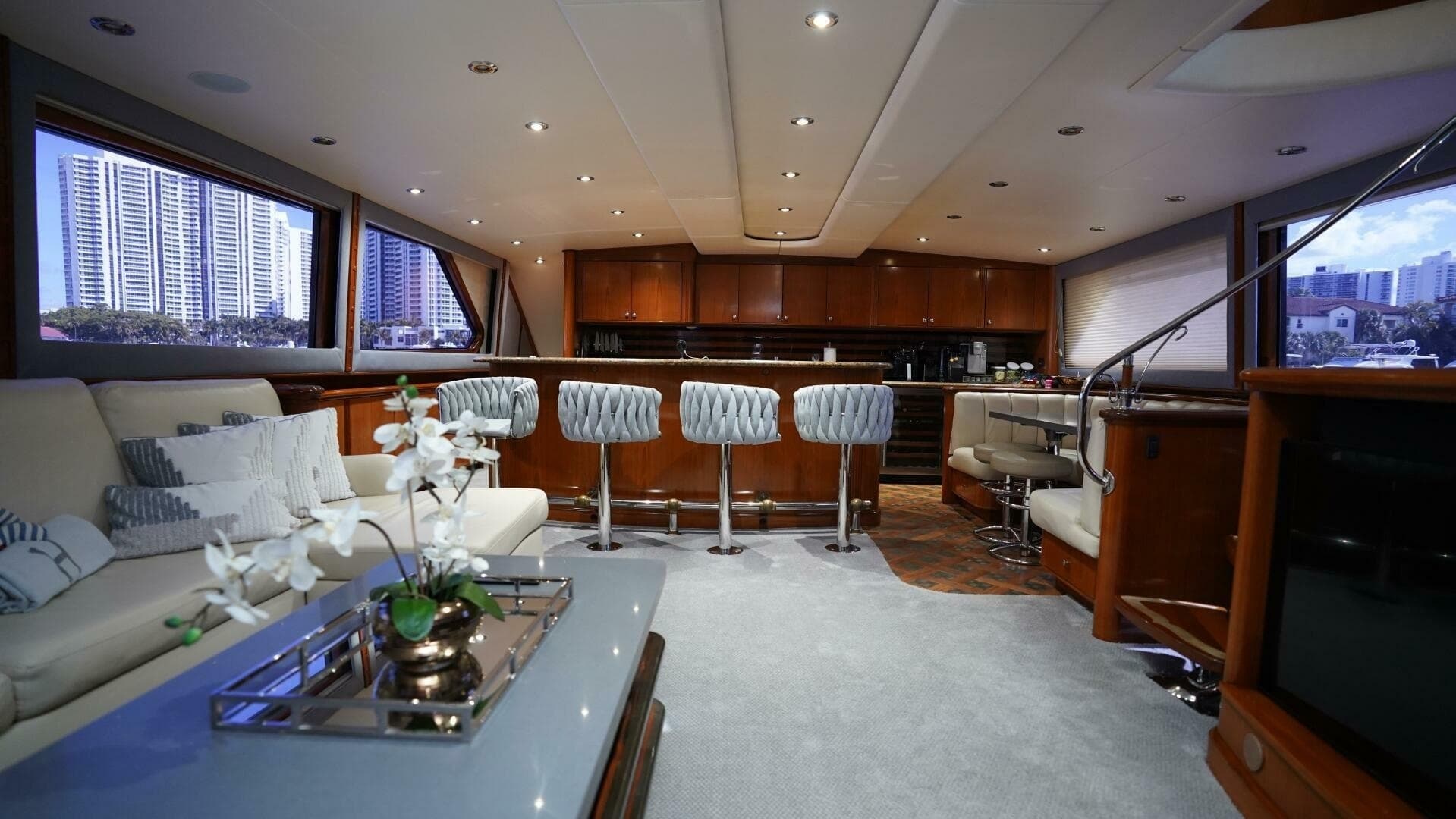 2005 Sea Force IX Enclosed Flybridge - Image 11