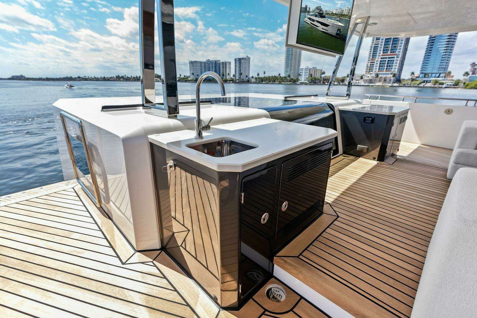 2024 Ocean Alexander 35 Revolution - Image 12