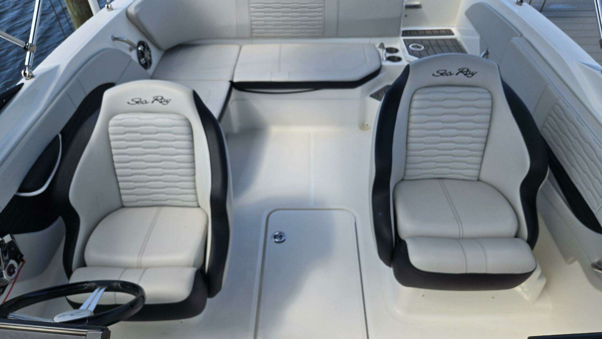 2023 Sea Ray SPX 210 OB - Image 13