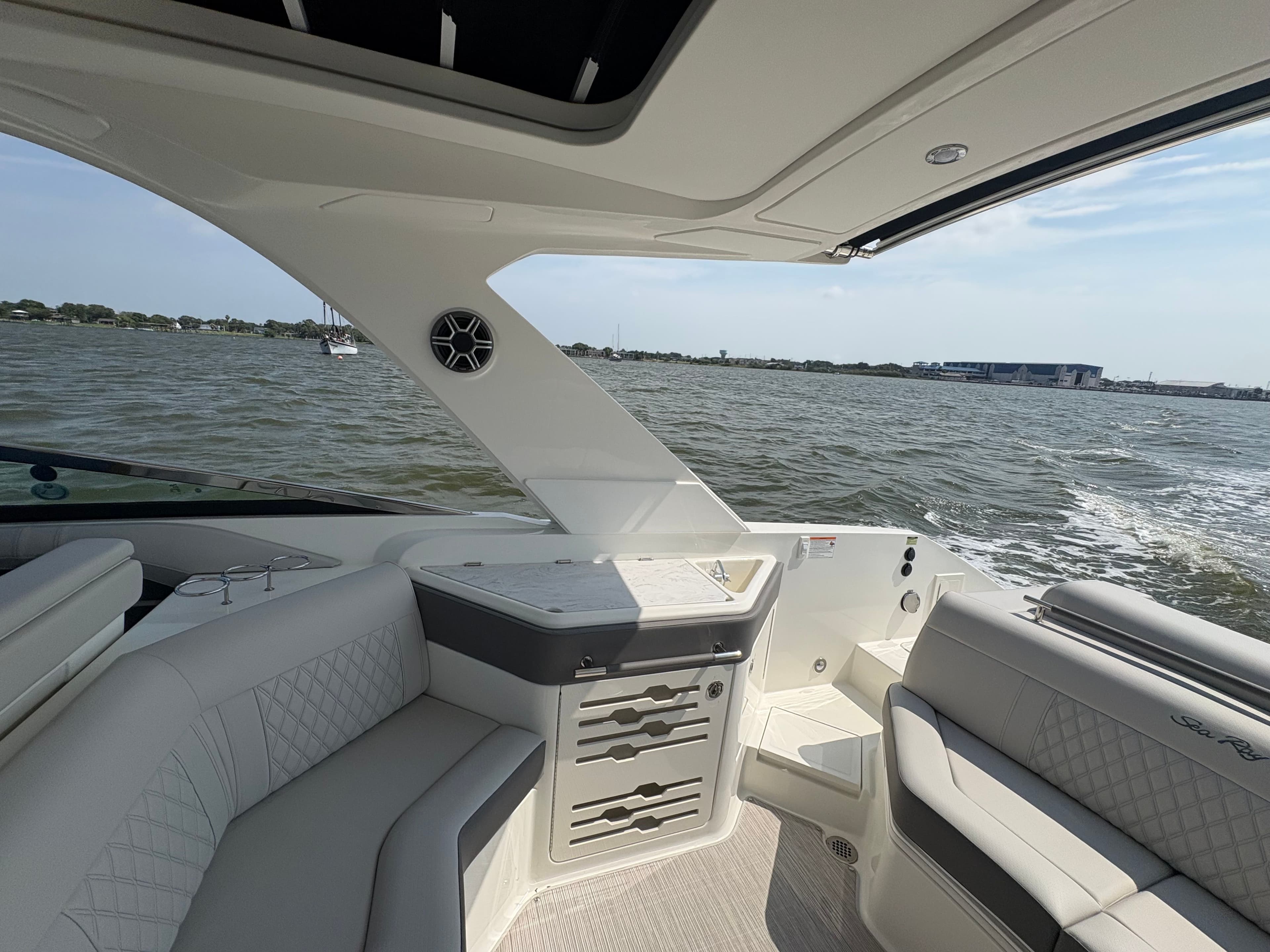 2026 Sea Ray SLX 310 Outboard - 19