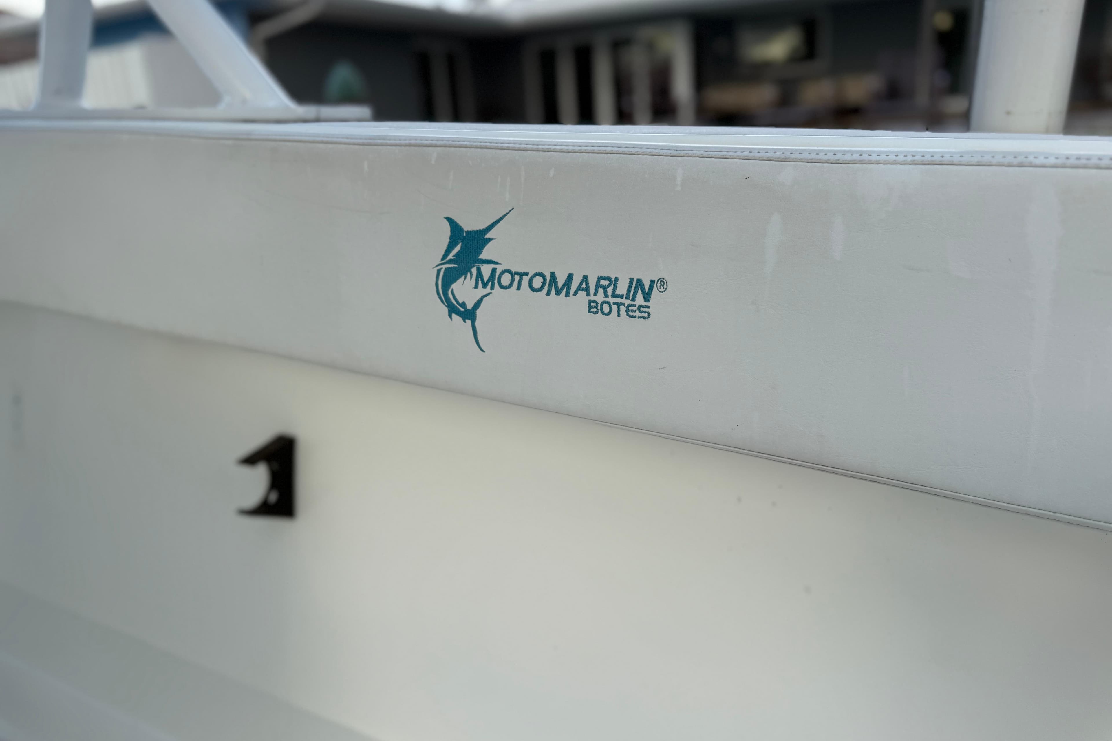 2021 Marlin 39 CC boat with "Motomarlin Botes" logo on the side.