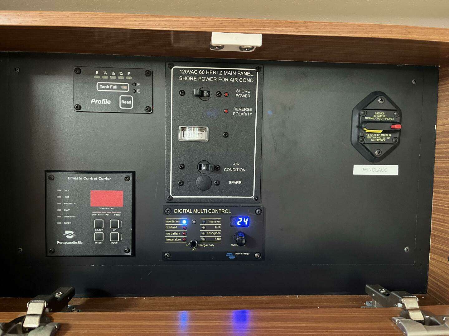 2017 Catalina 355 - Image 25