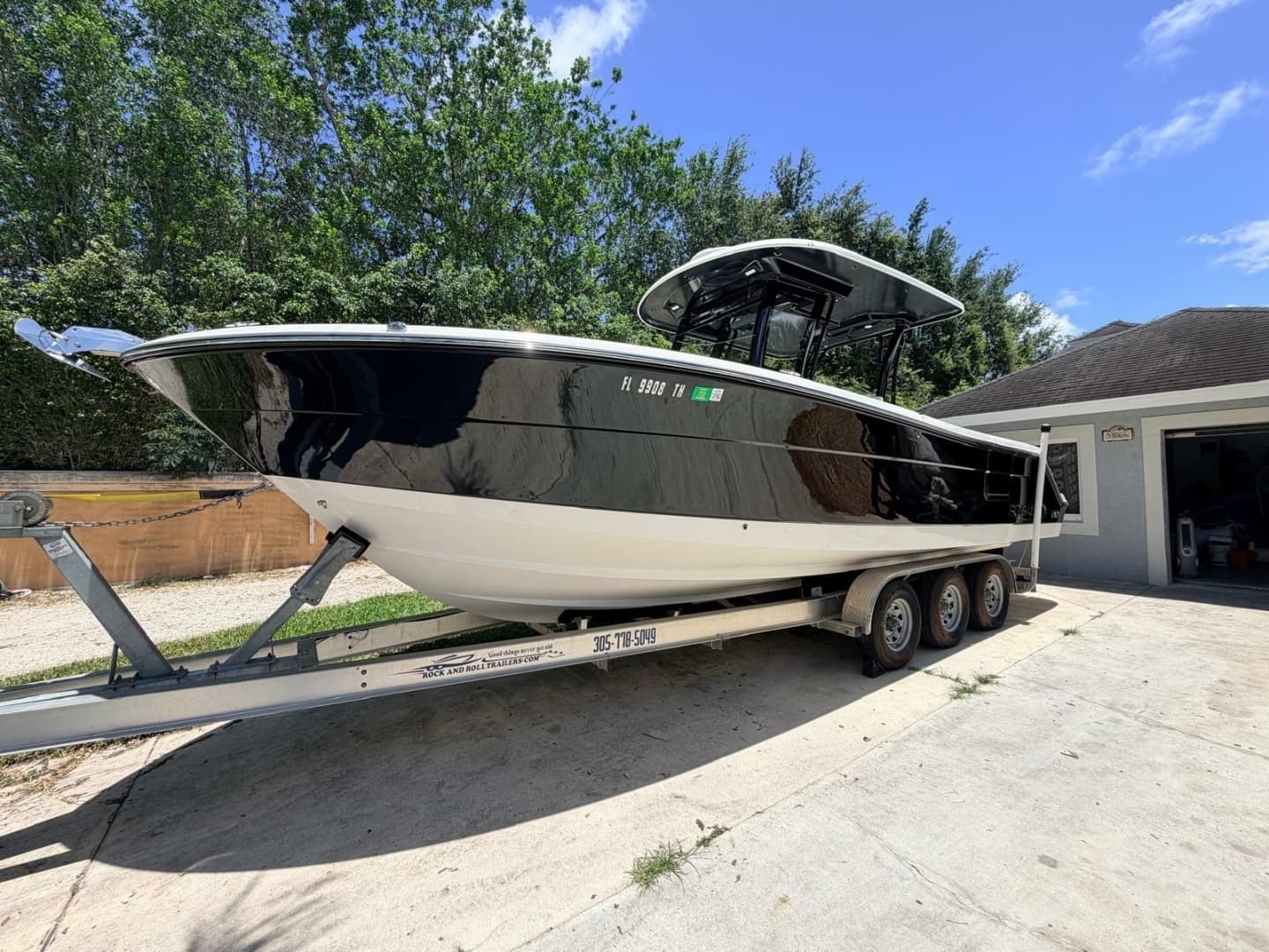 2022 Robalo R302 Center Console - Image 5