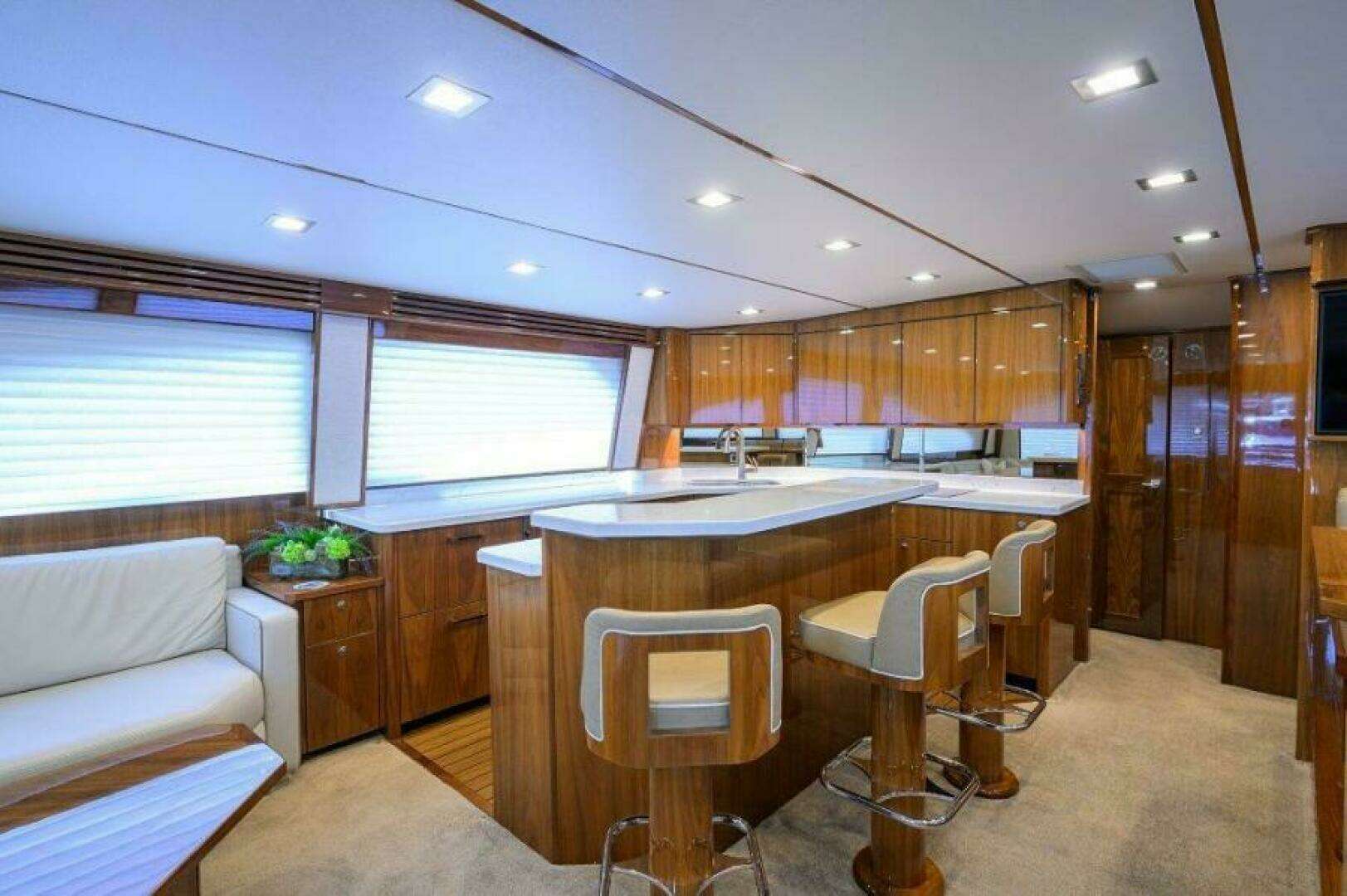 2020 Viking 72 Convertible - Image 8
