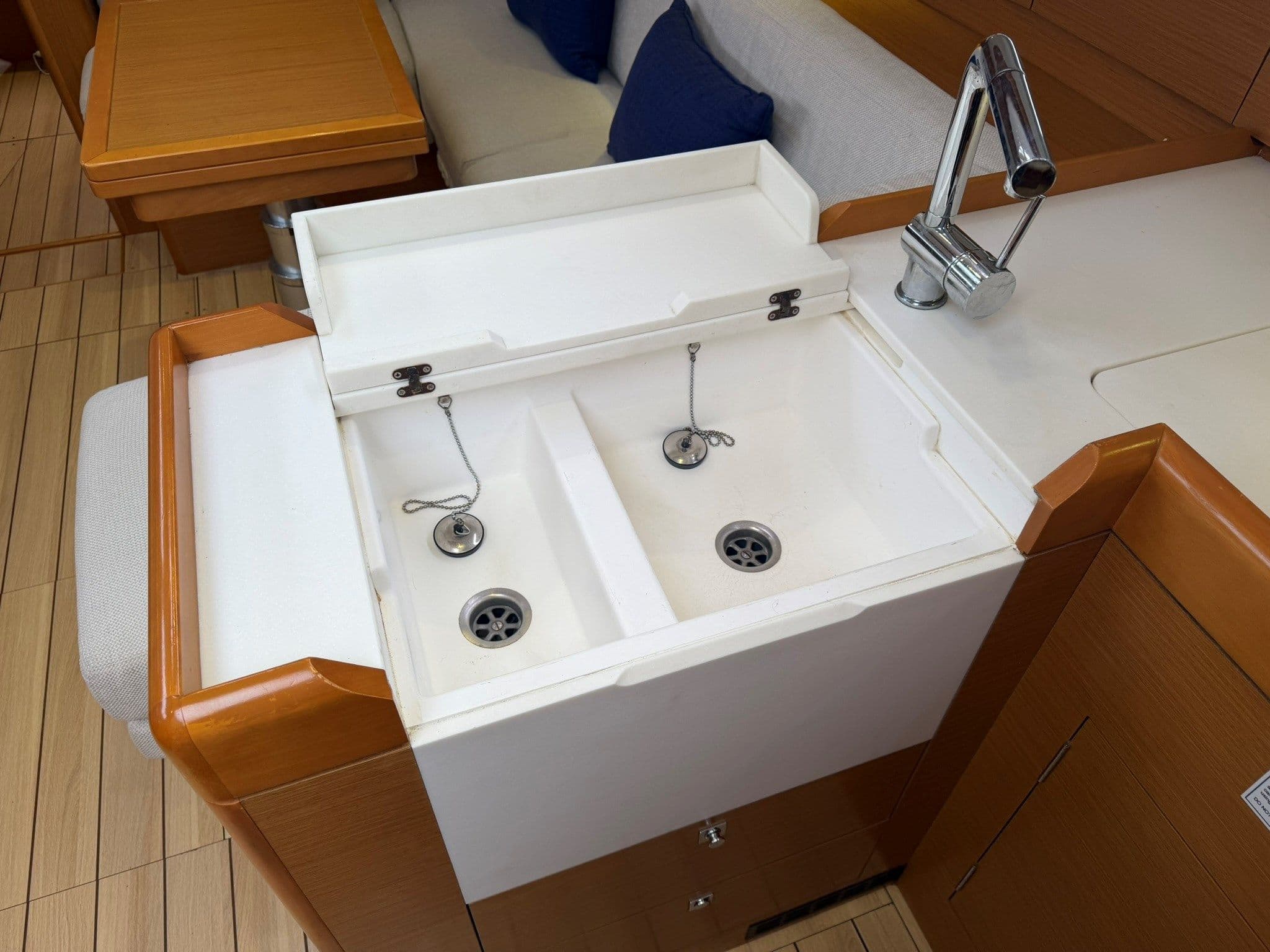 Jeanneau Sun Odyssey 41 DS Galley Sink