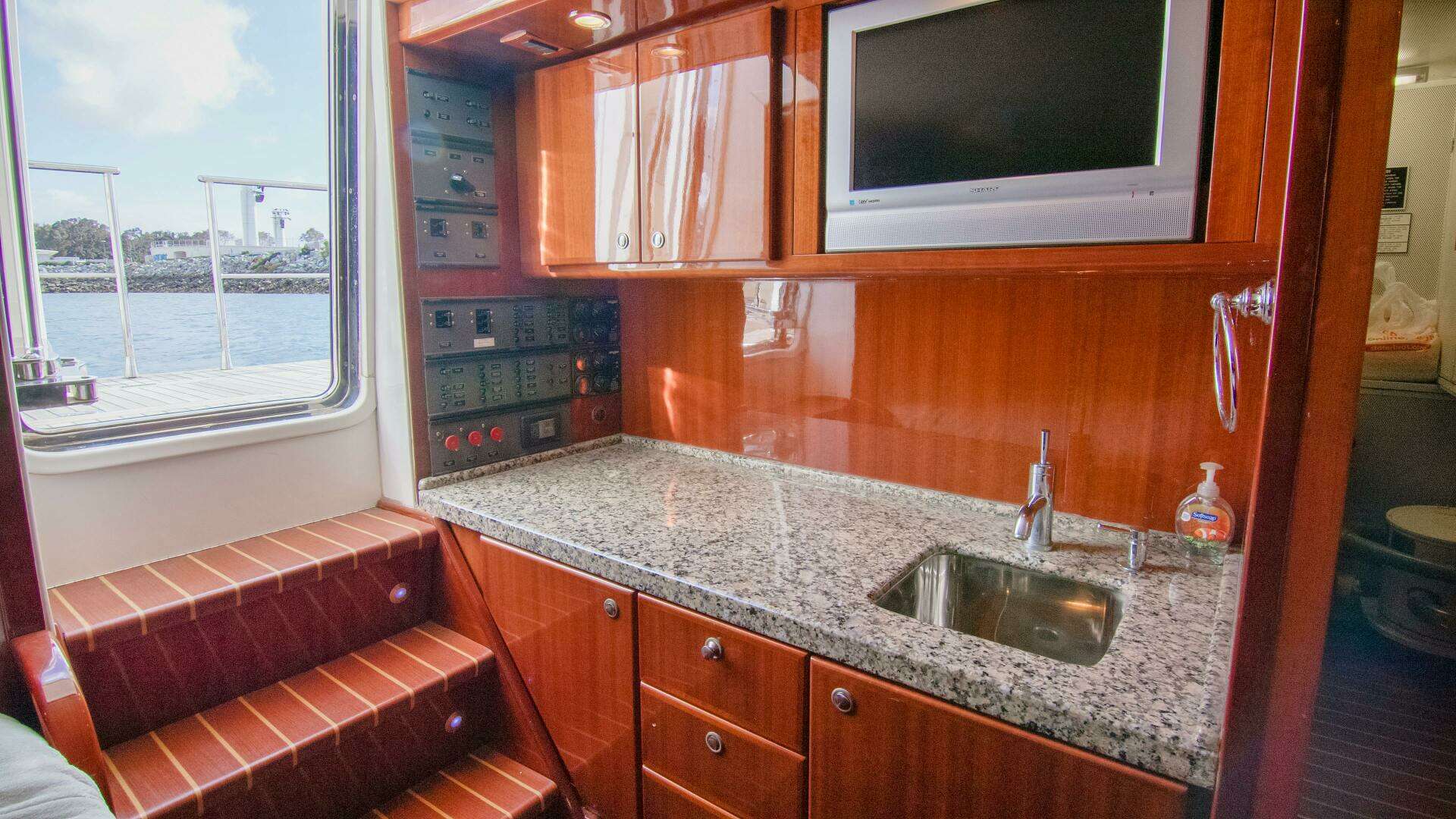 2008 McKinna — - Image 38