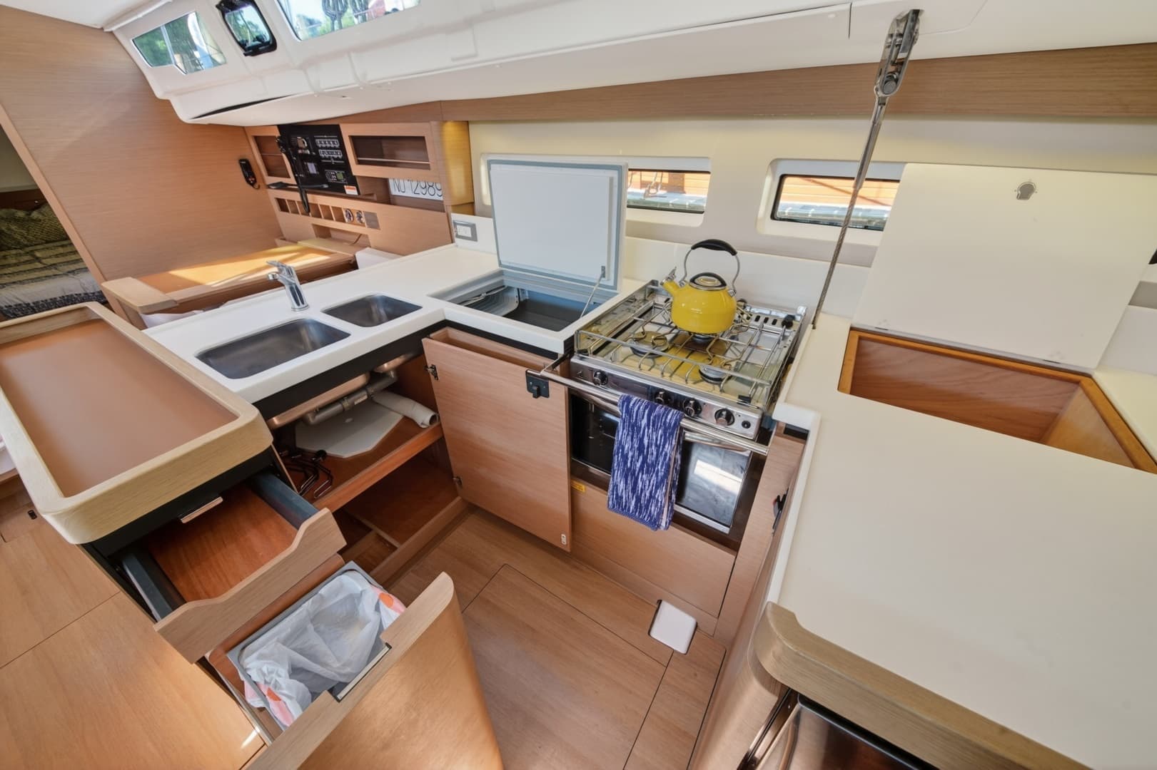 2019 Jeanneau Sun Odyssey 490 - Image 21