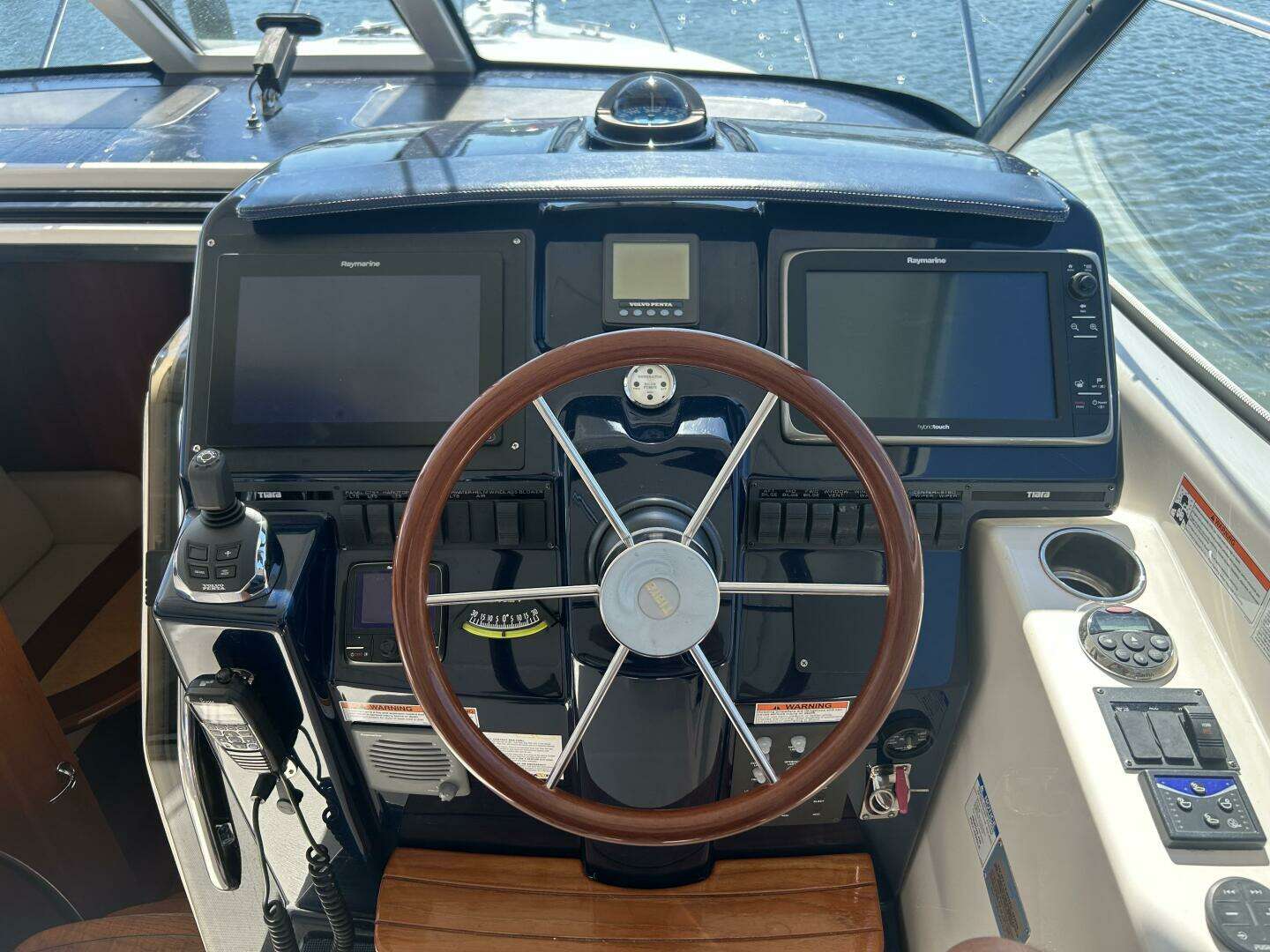 2008 Tiara Yachts 3500 Sovran - Image 16