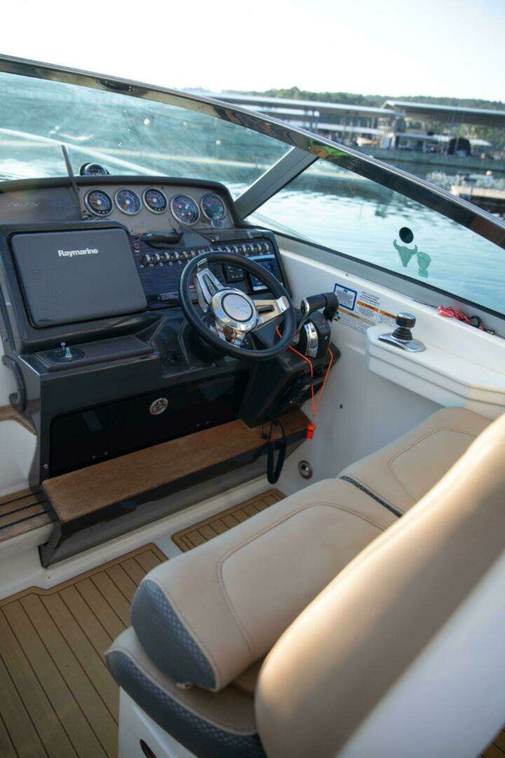 2016 Sea Ray 350 Sundancer - Image 7
