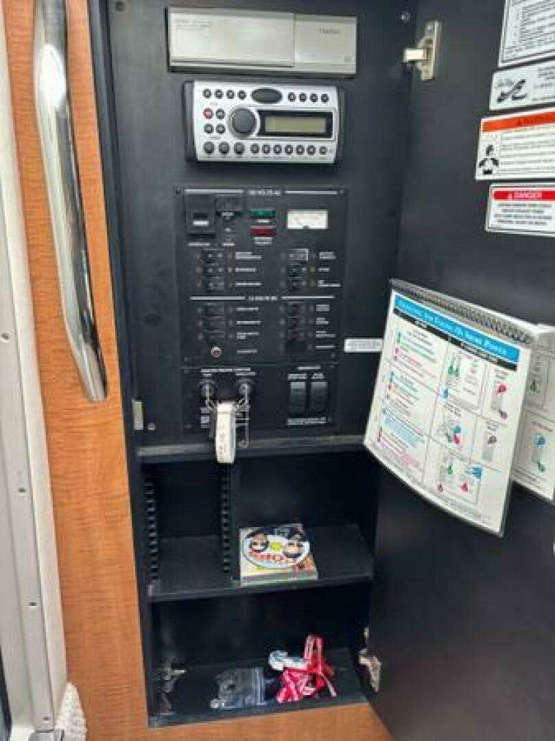 2006 Sea Ray 290 Sundancer - Image 10