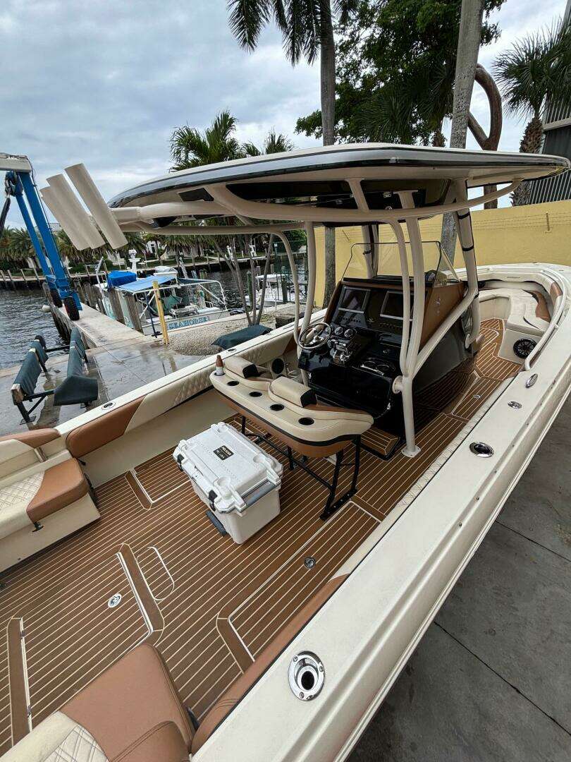 2013 Statement 35 Center Console - Image 8