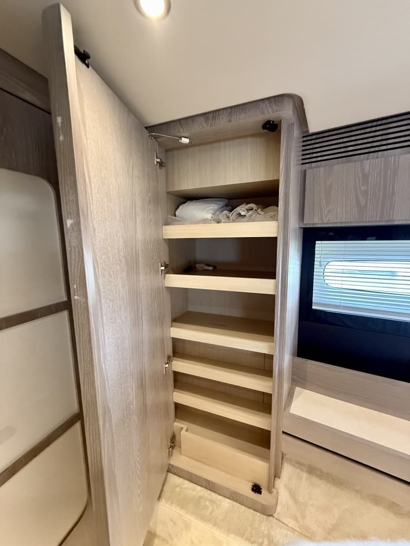 2020 Azimut Magellano 66 - Image 69