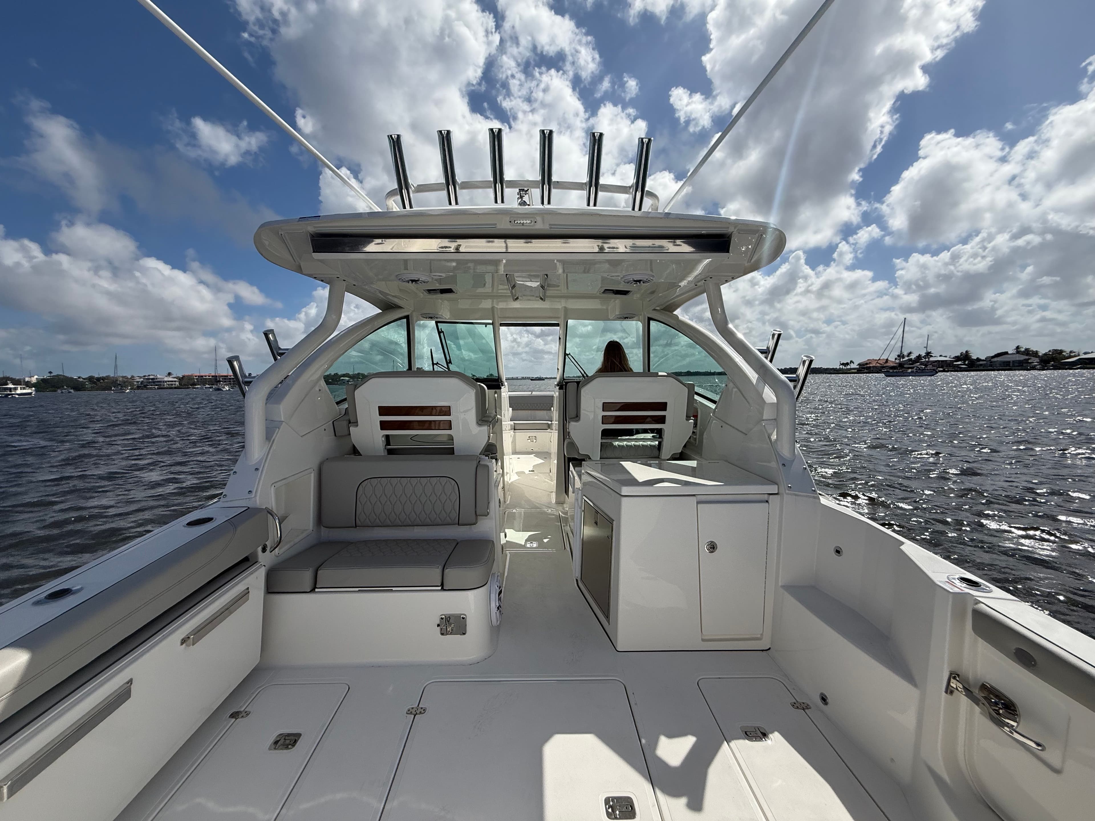 2026 PURSUIT 326 DC - Image 8
