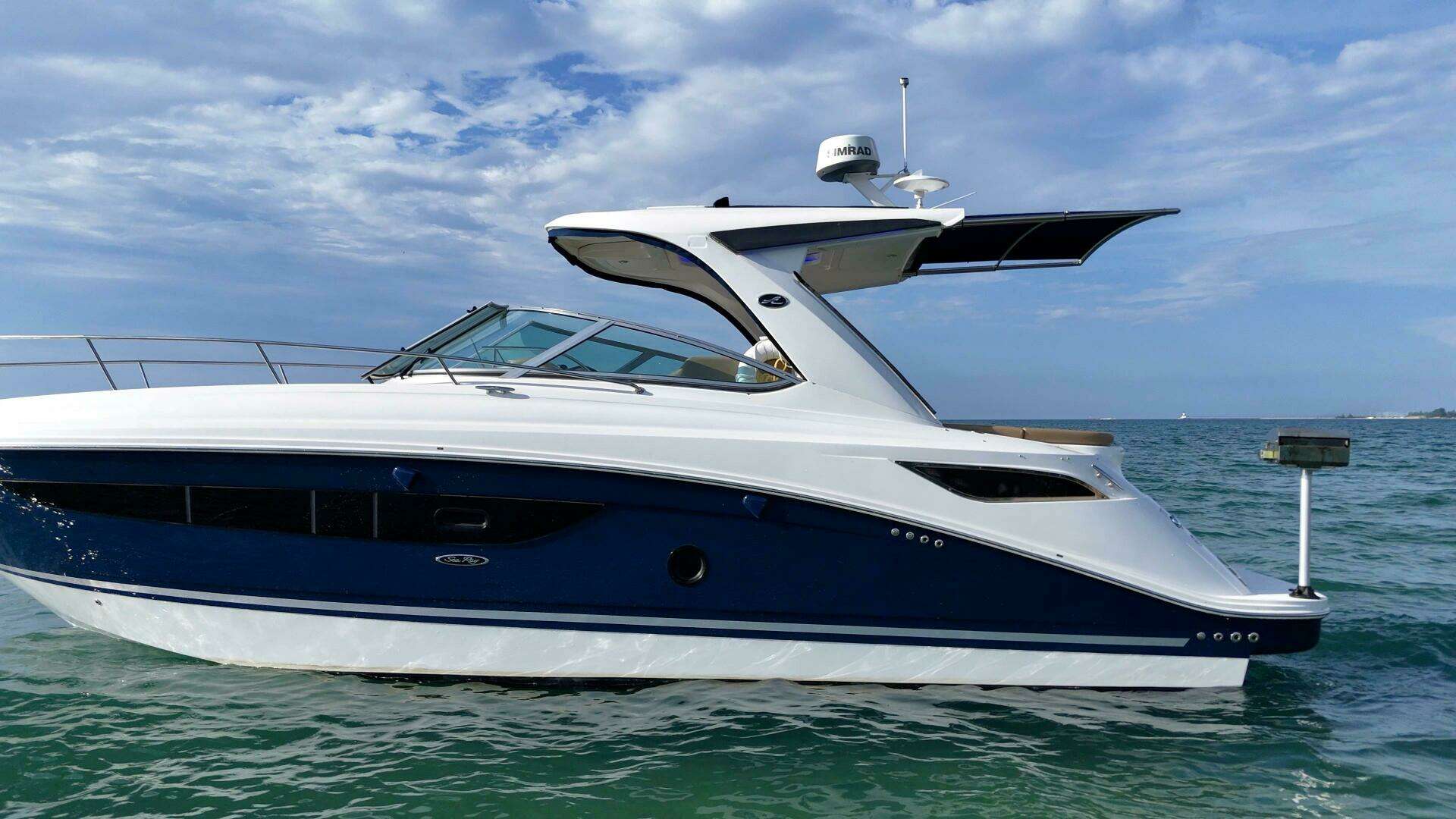 2019 Sea Ray 350 Sundancer - Image 2