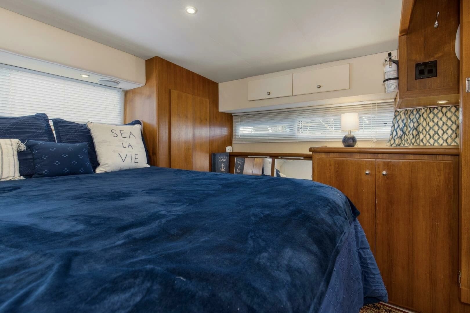 1997 Carver 445 Aft Cabin - Image 10