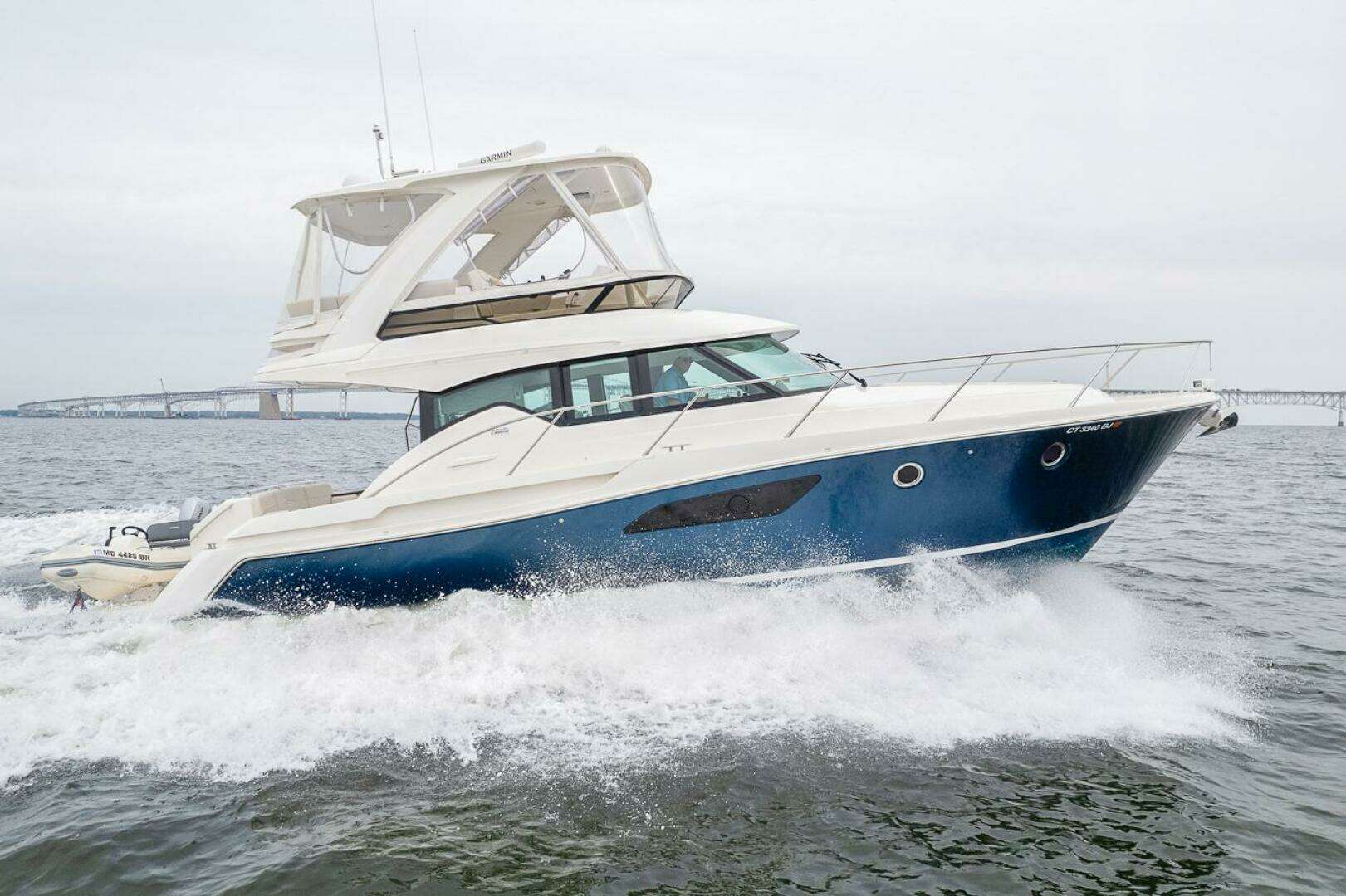 2021 Tiara Yachts 4400 Flybridge - Image 3