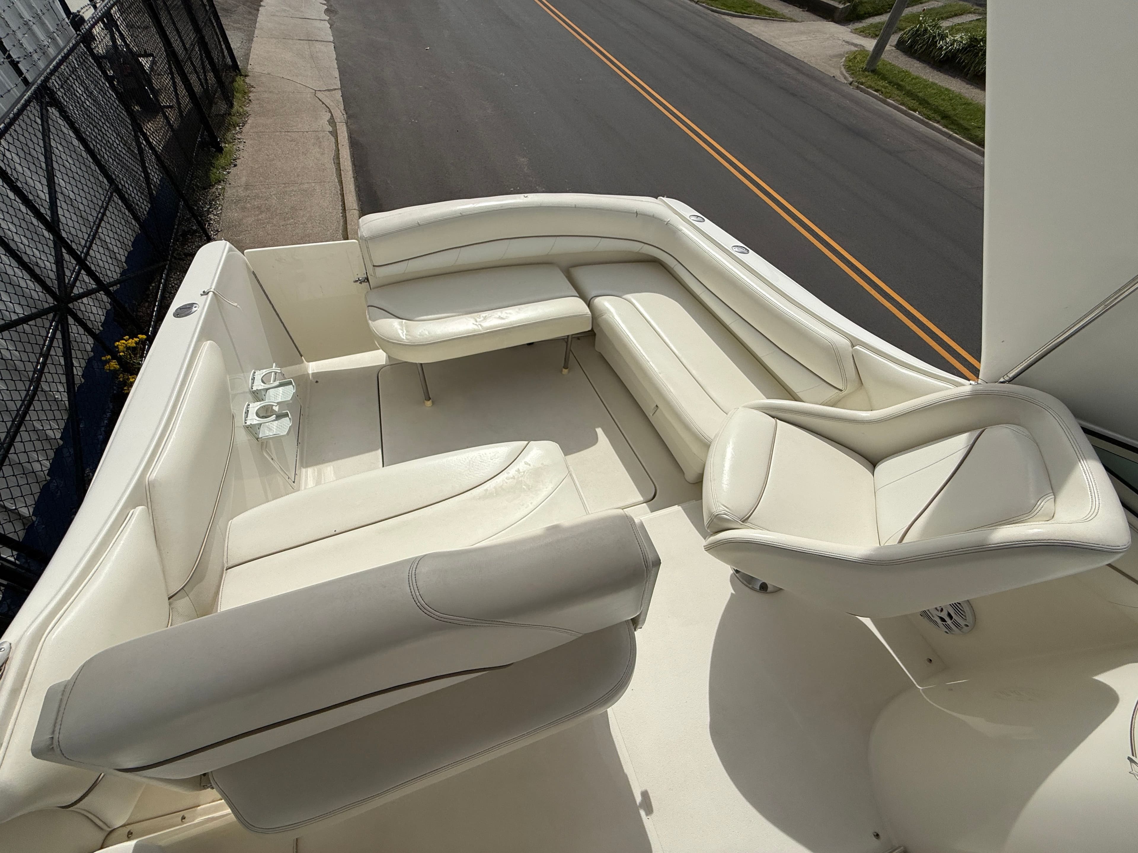 2001 Larson Cabrio 270 - 10