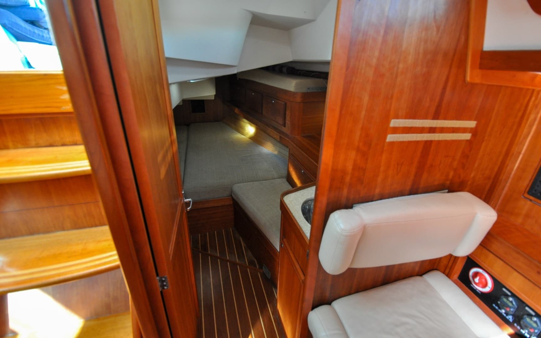 2004 Sabre 426 - Image 102