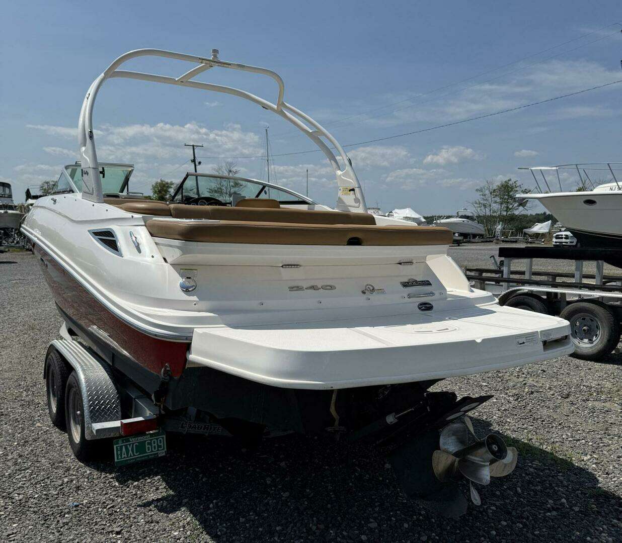 2014 Sea Ray 240 Sun Deck Outboard - Image 15
