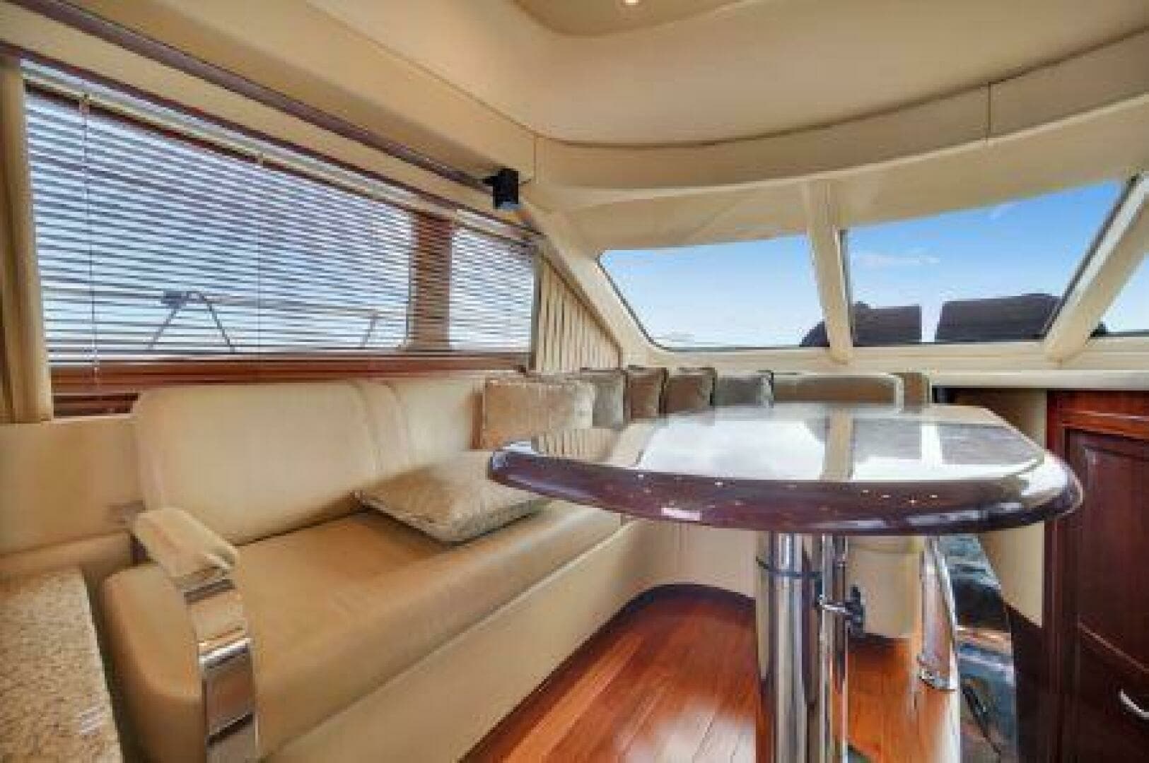 2007 Sea Ray 520 Sedan Bridge - Image 25