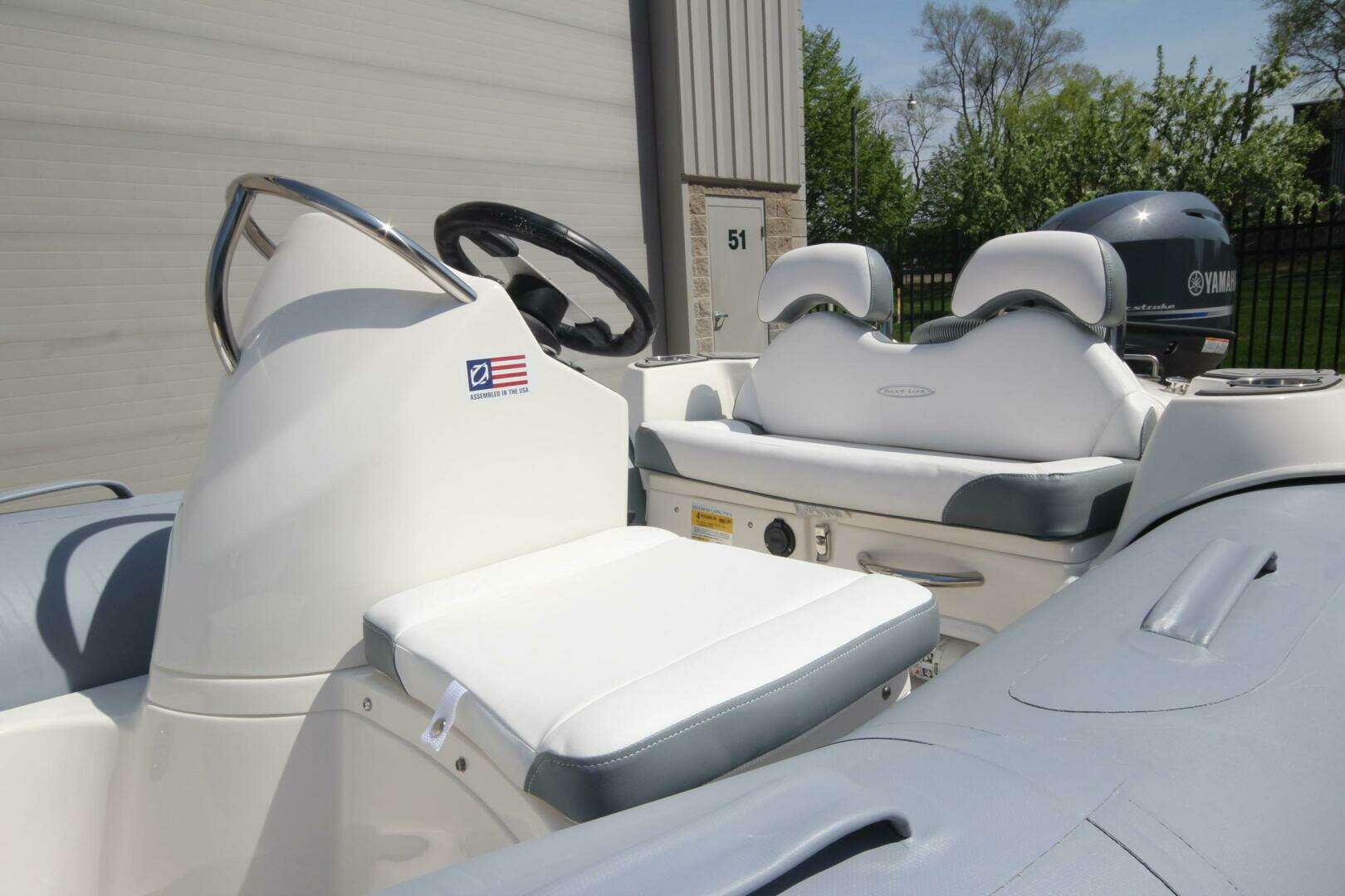 2025 Zodiac Yachtline 360 Deluxe PVC - Image 6