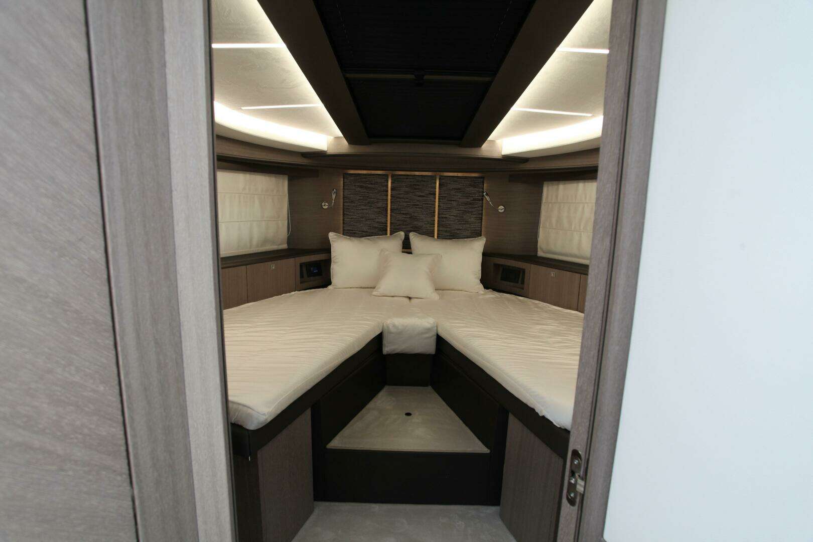 2025 Galeon — - Image 126